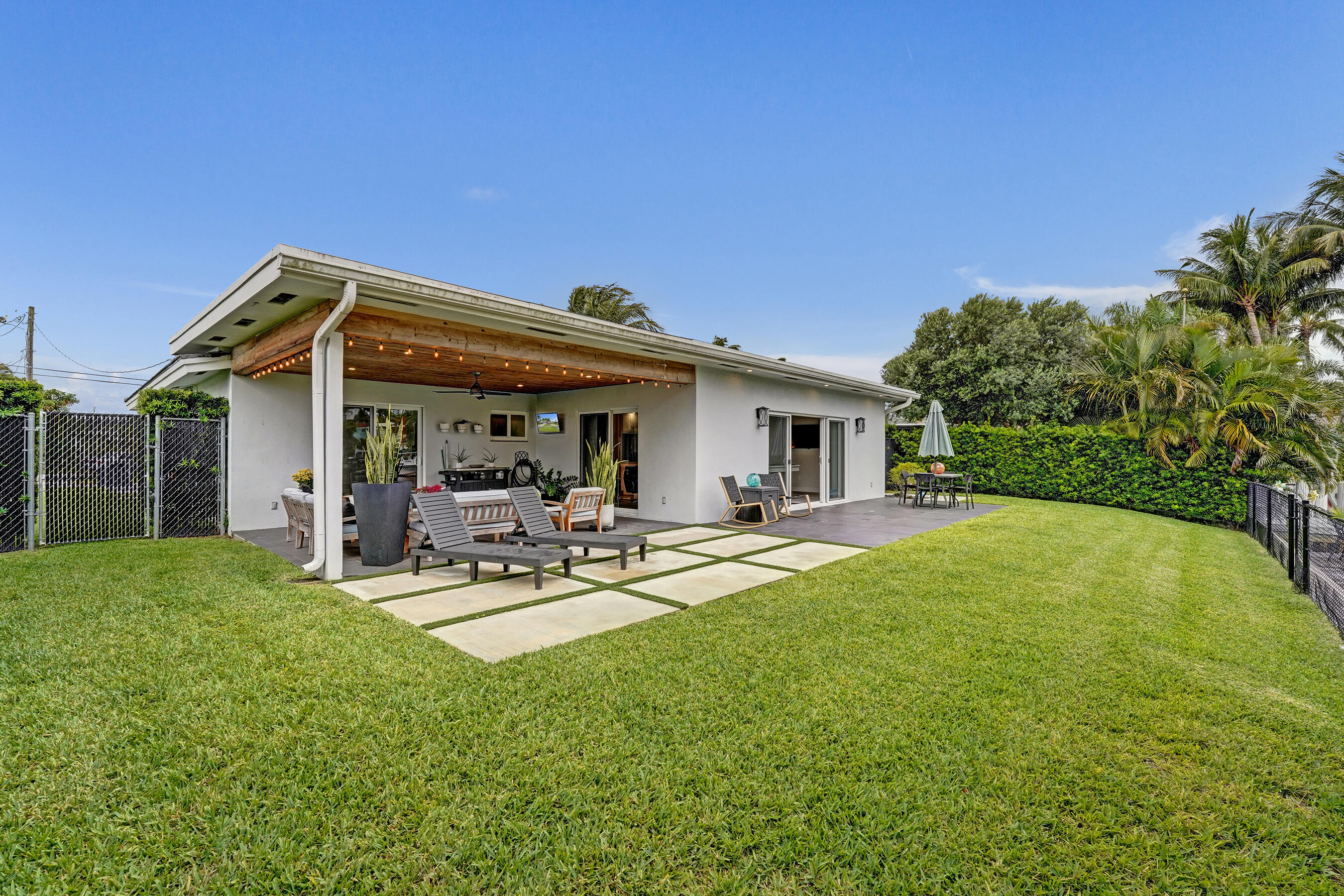 381 SE 3rd Pompano Beach, FL 33060