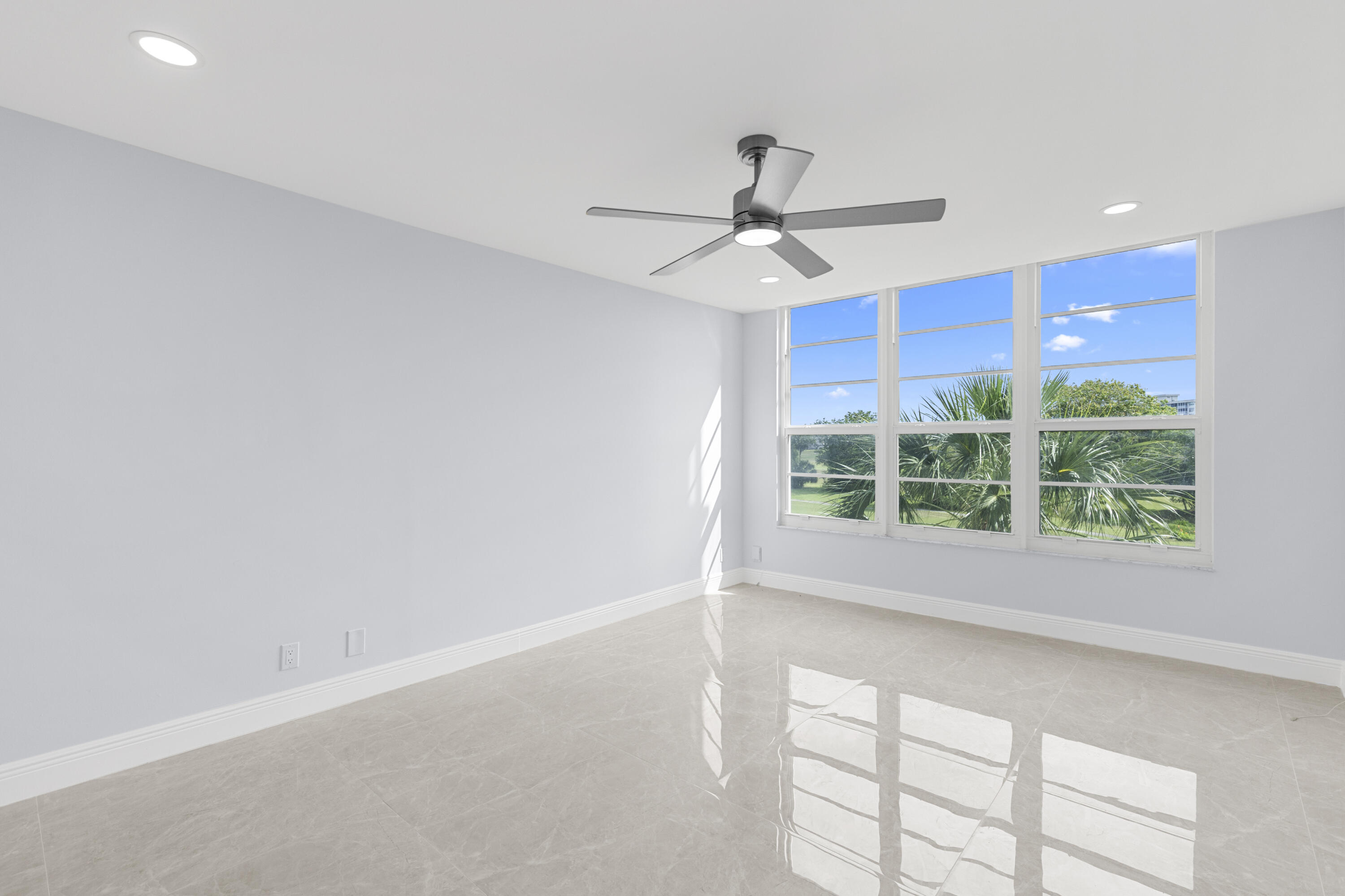 2901 S Palm Aire #306