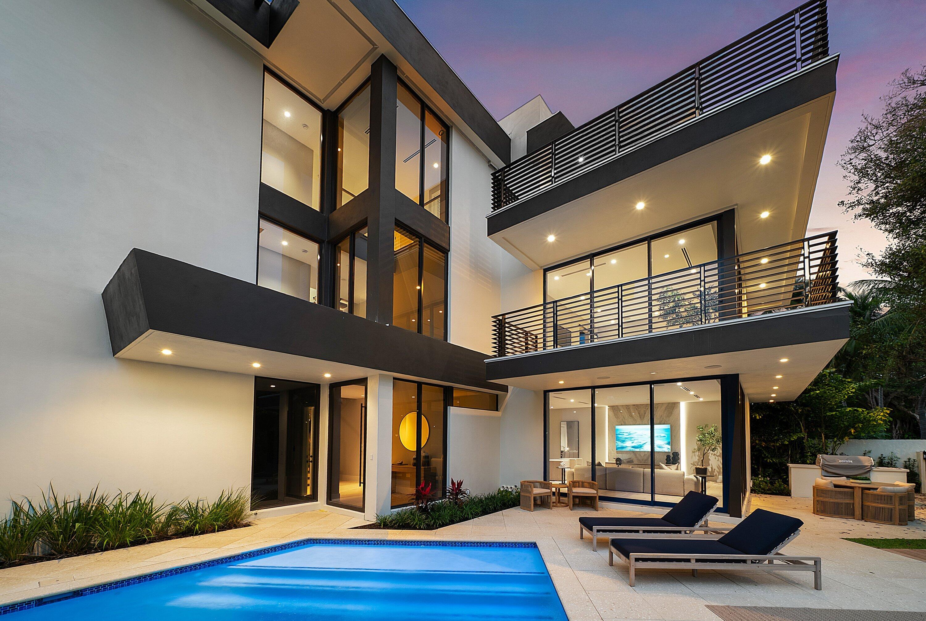 808 Andrews