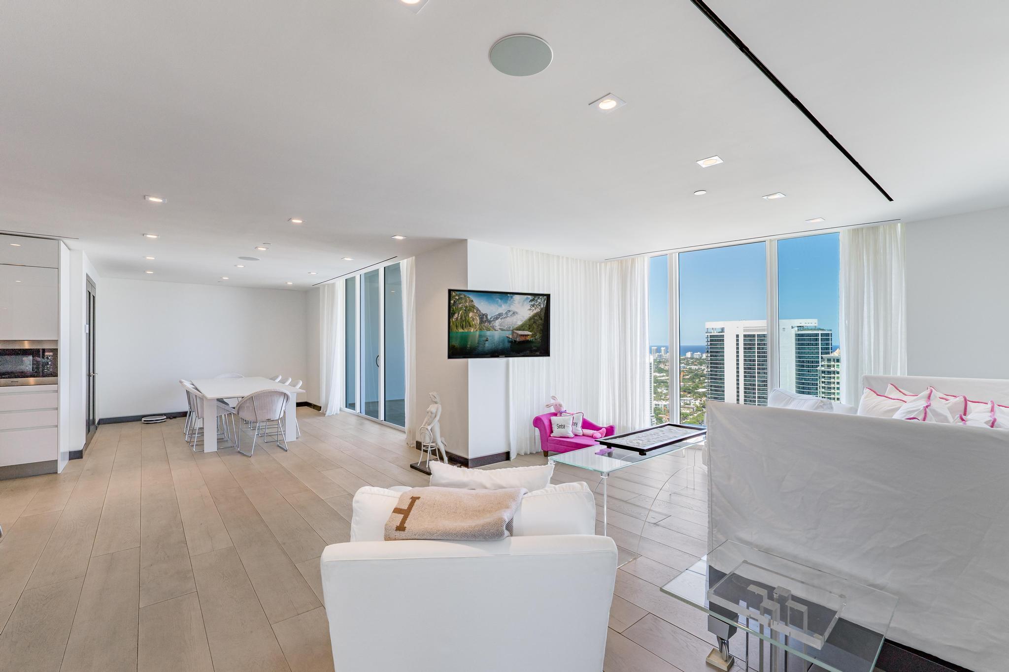 333 Las Olas #4206 Fort Lauderdale, FL 33301