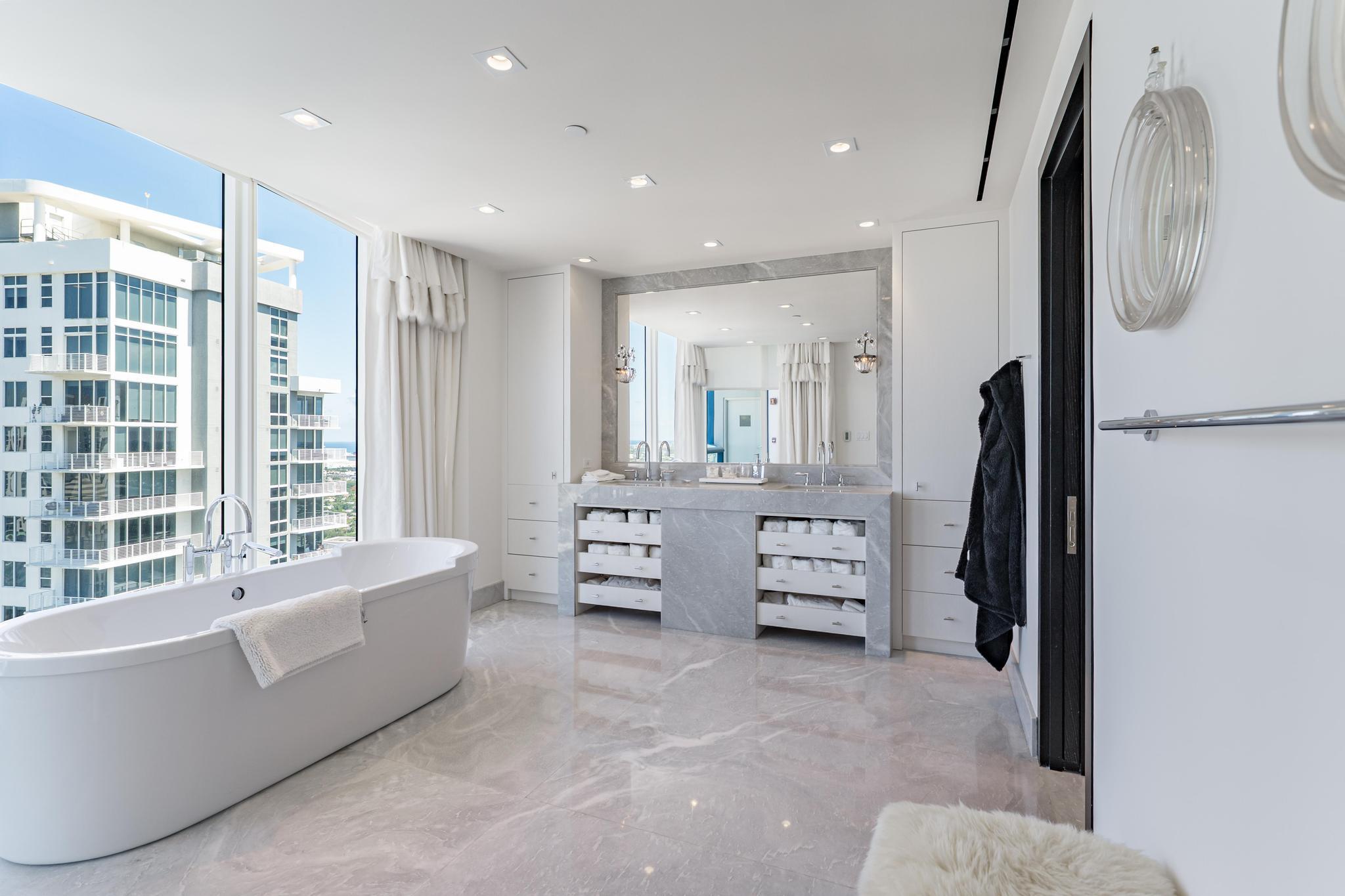 333 Las Olas #4206 Fort Lauderdale, FL 33301