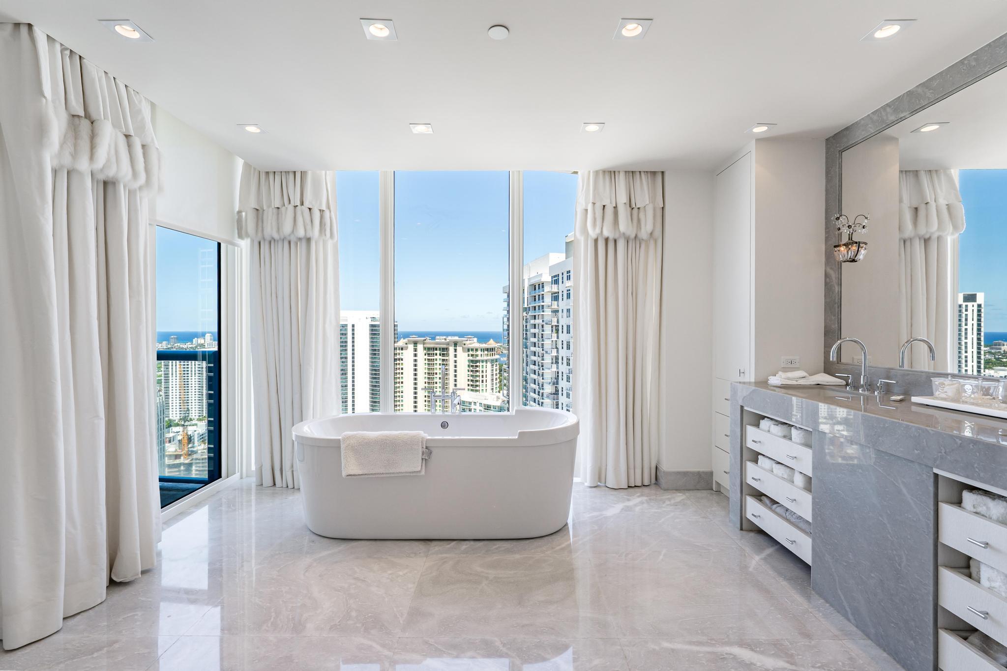 333 Las Olas #4206 Fort Lauderdale, FL 33301