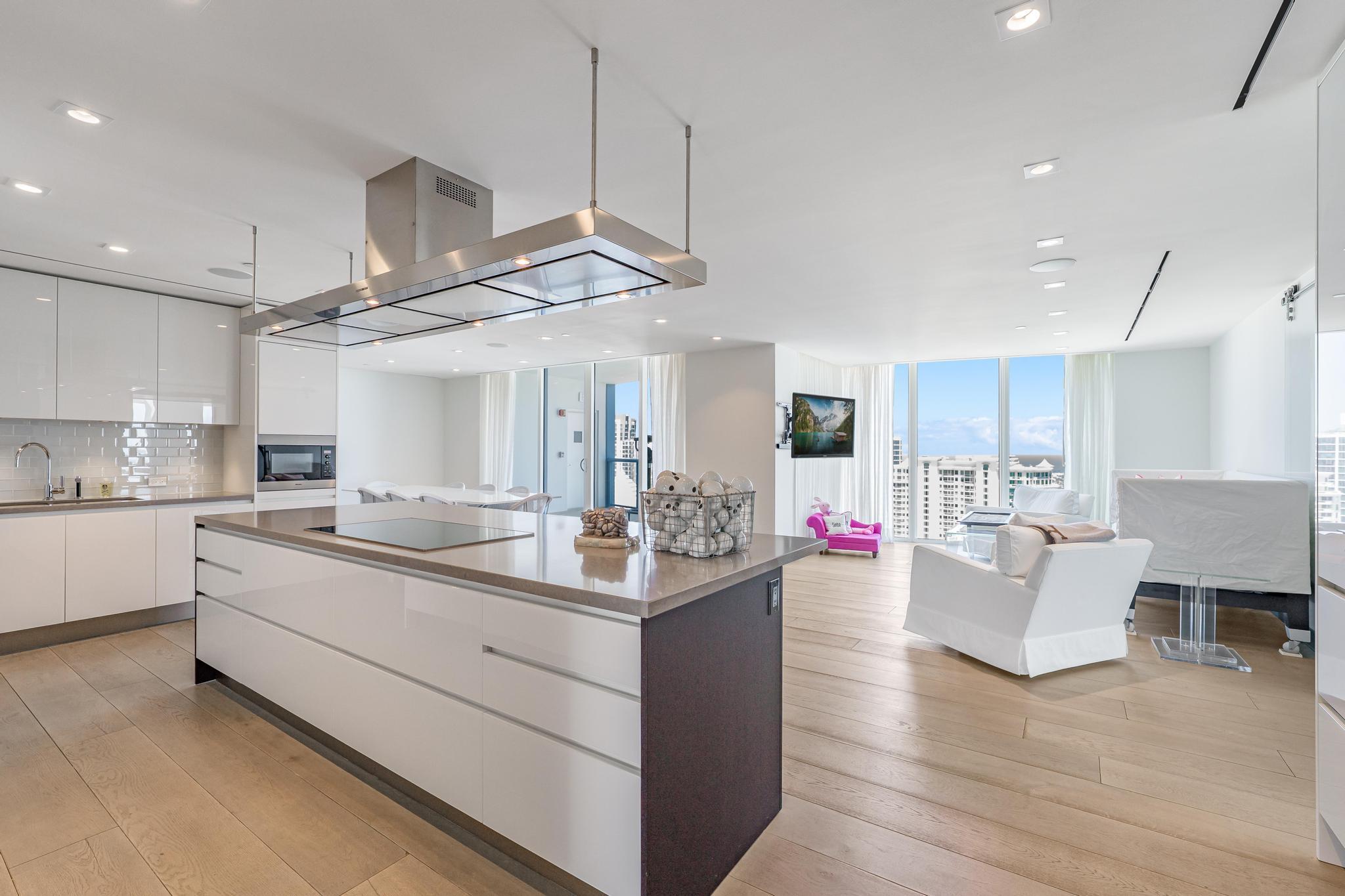 333 Las Olas #4206 Fort Lauderdale, FL 33301