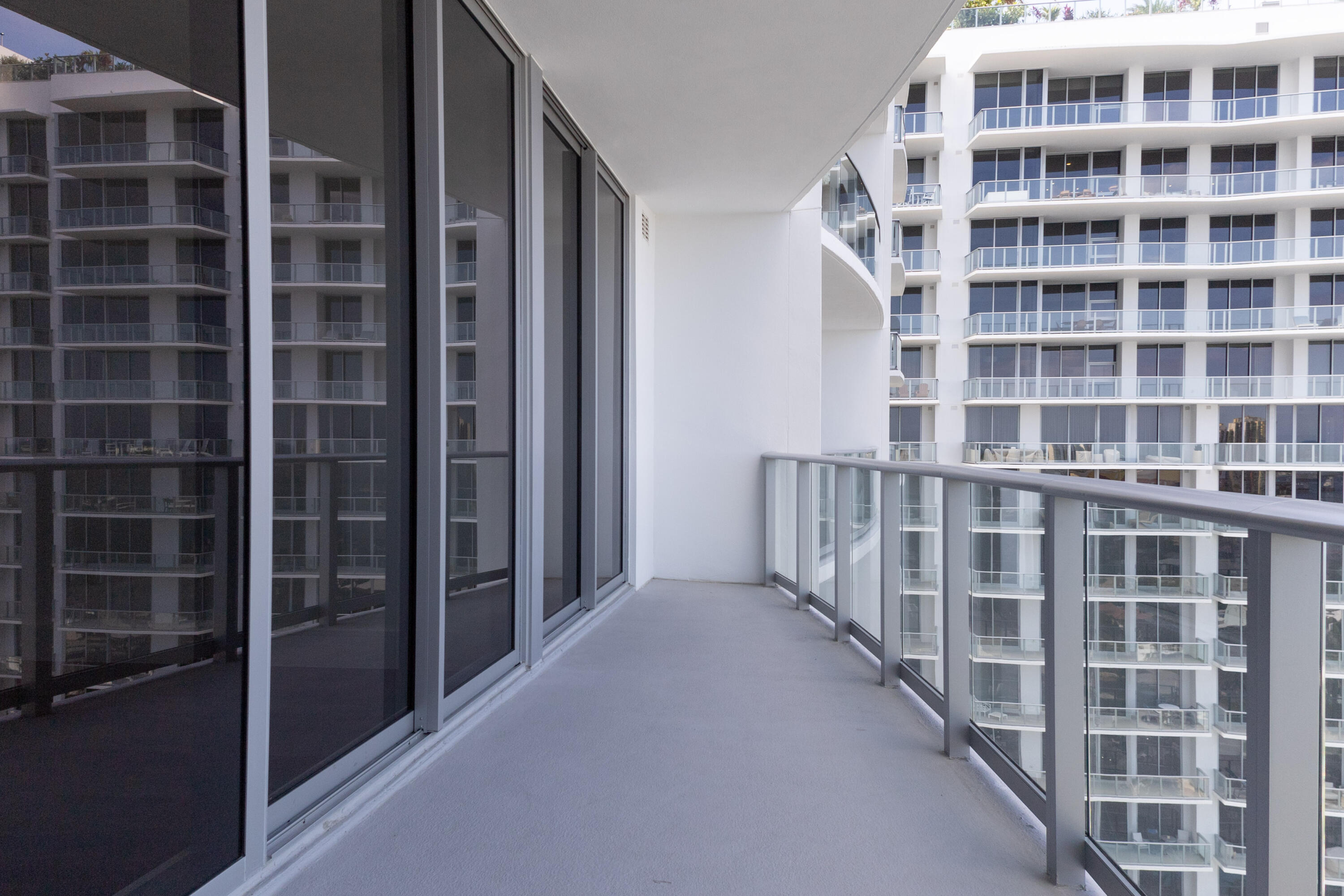 220 Lake Shr #1908 Lake Park, FL 33403