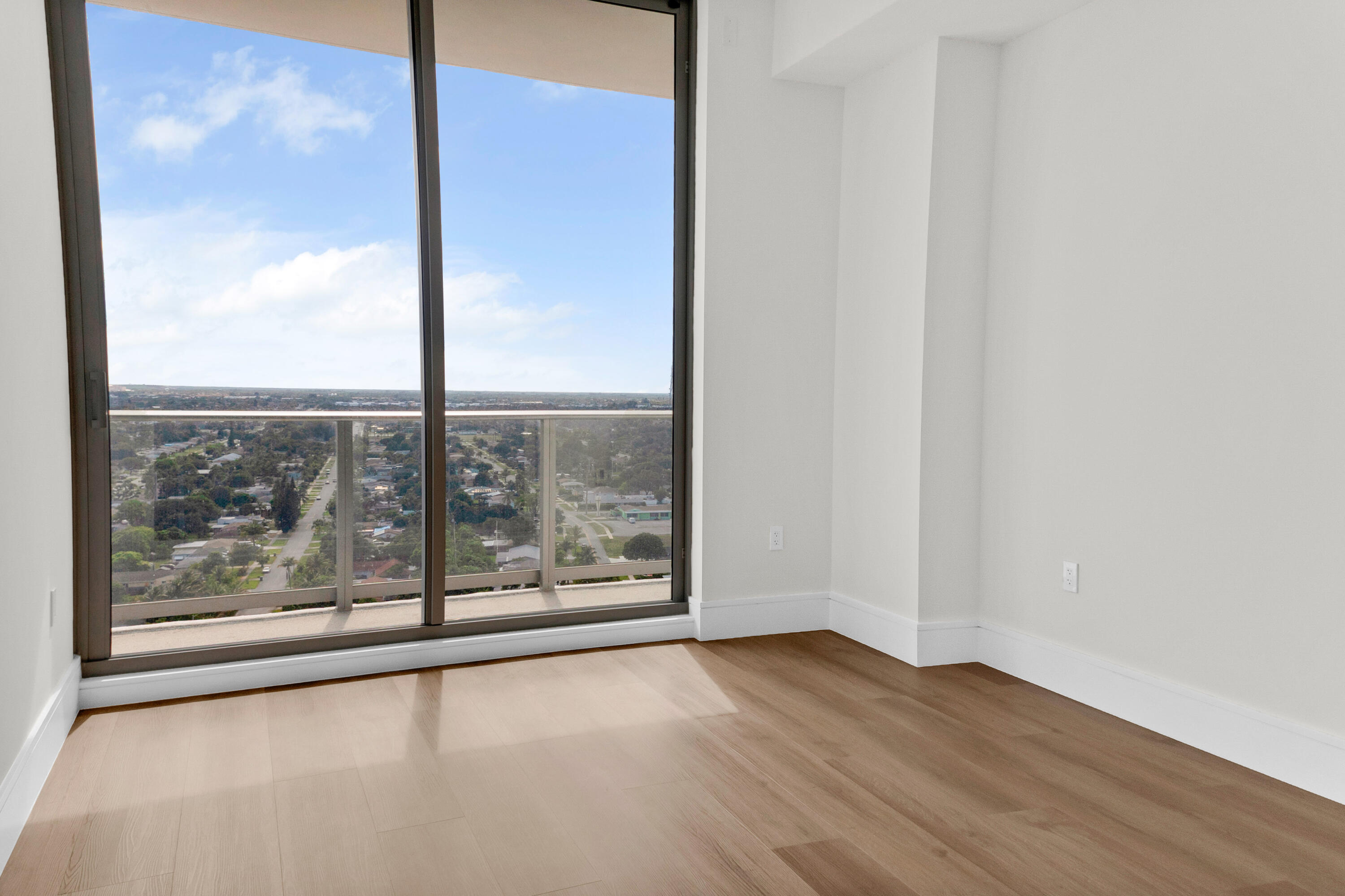 220 Lake Shr #1908 Lake Park, FL 33403