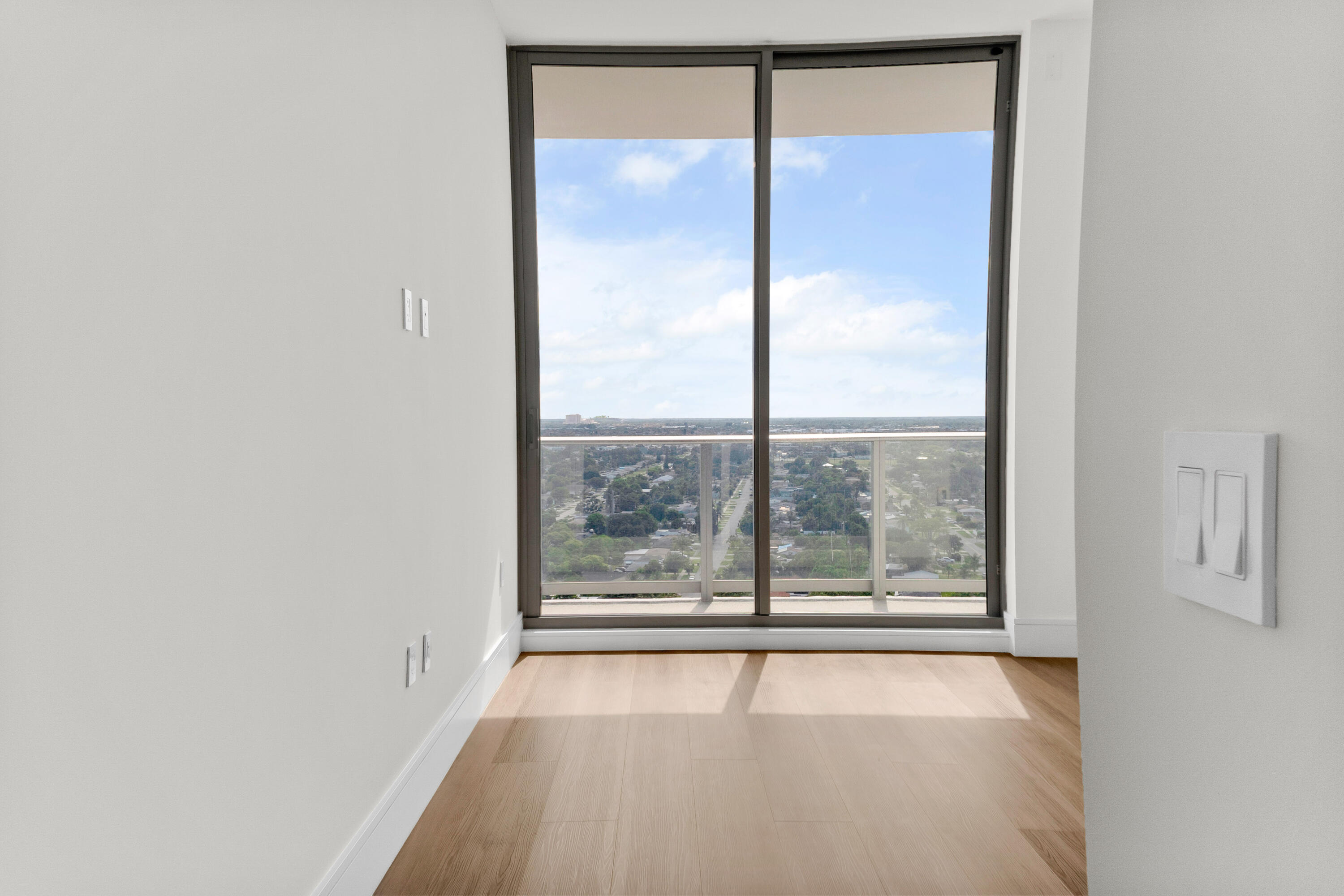 220 Lake Shr #1908 Lake Park, FL 33403