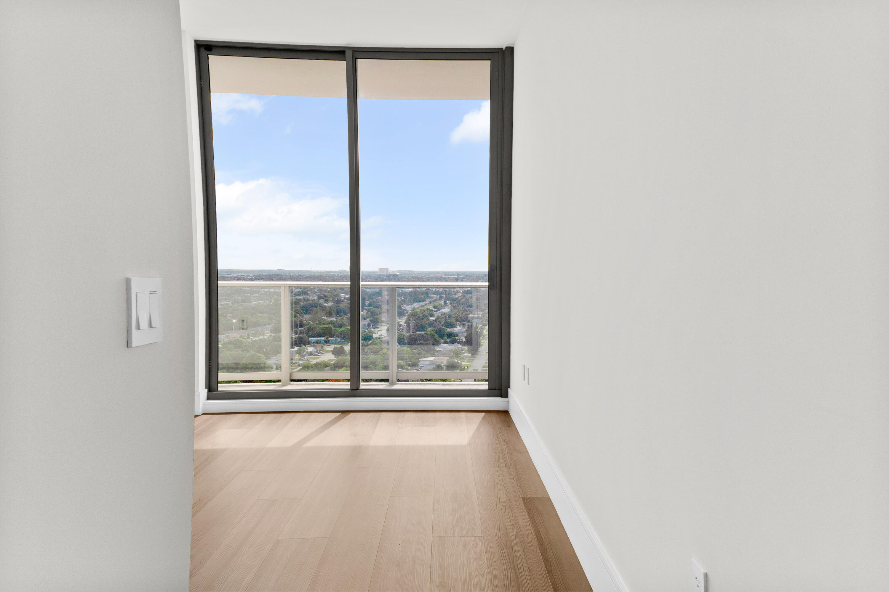 220 Lake Shr #1908 Lake Park, FL 33403