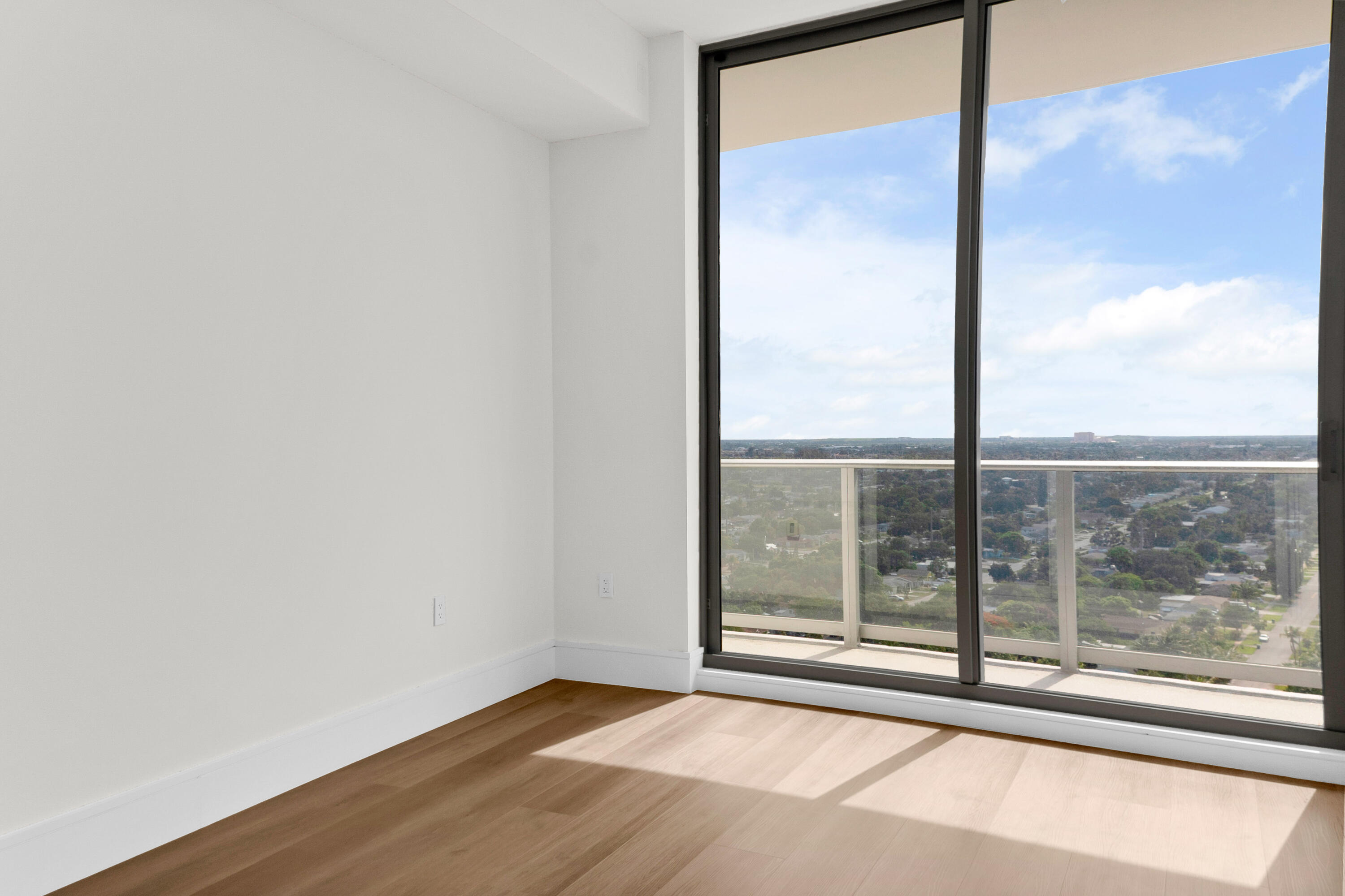 220 Lake Shr #1908 Lake Park, FL 33403