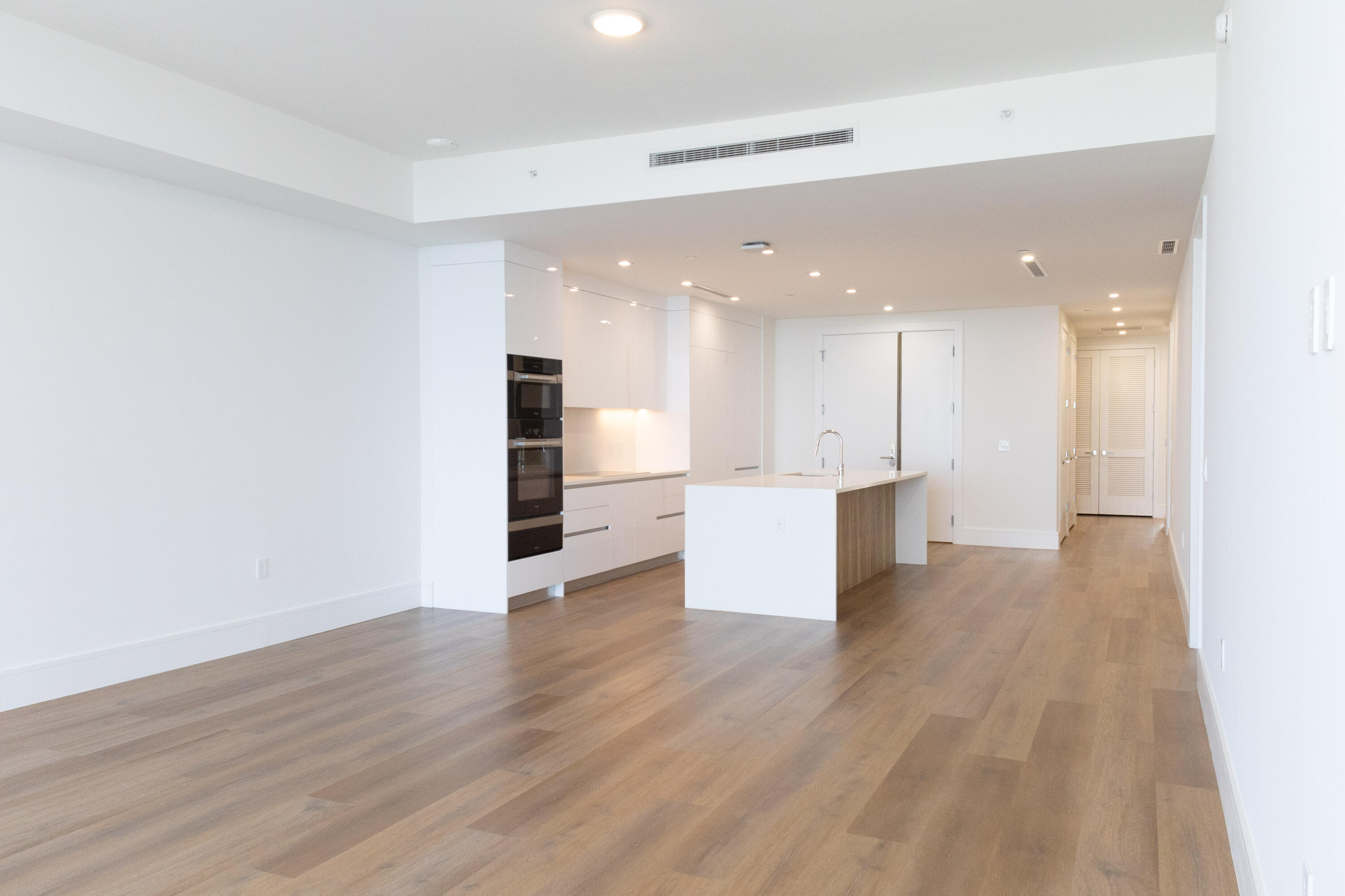 220 Lake Shr #1908 Lake Park, FL 33403