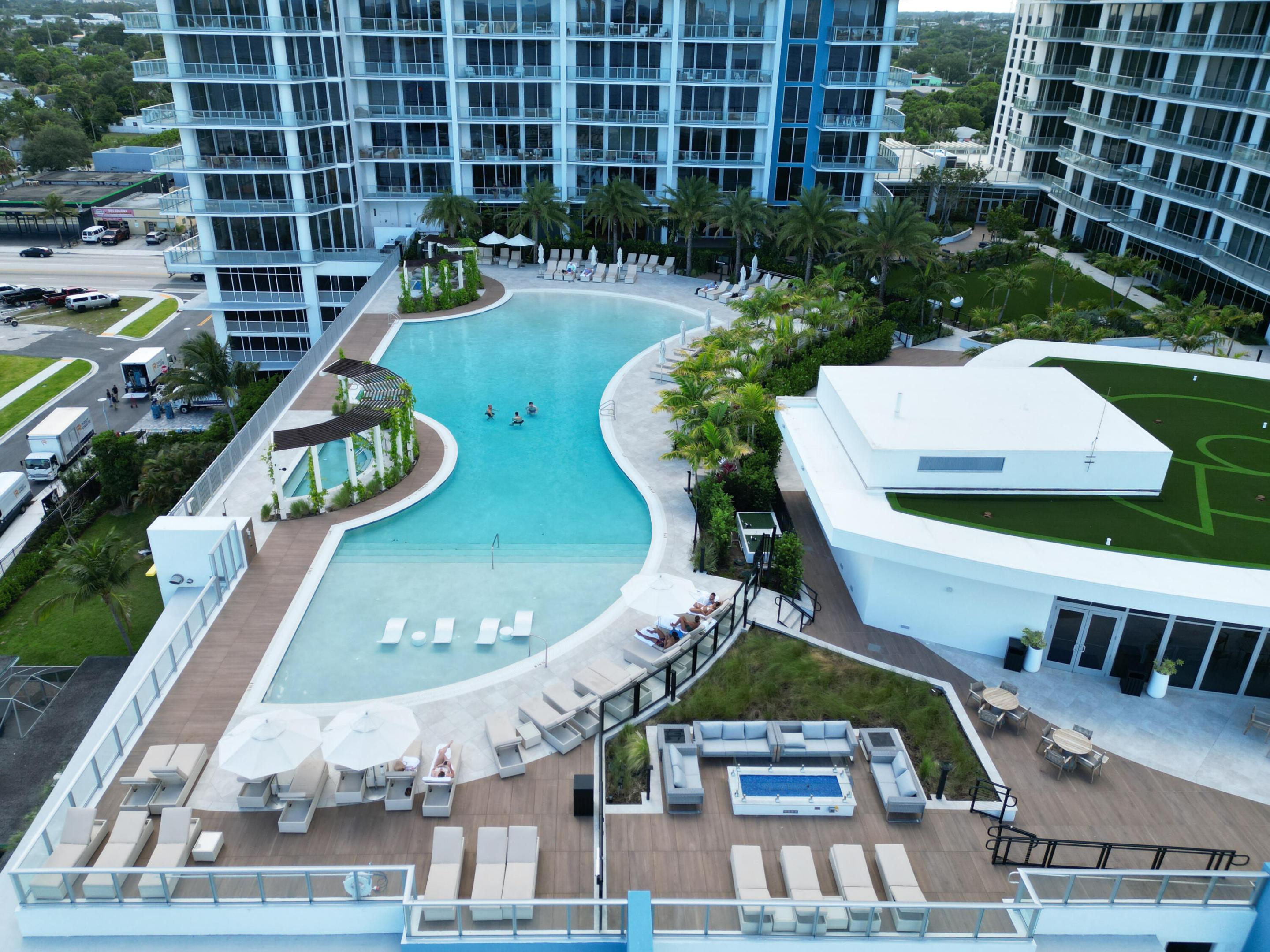 220 Lake Shr #1908 Lake Park, FL 33403
