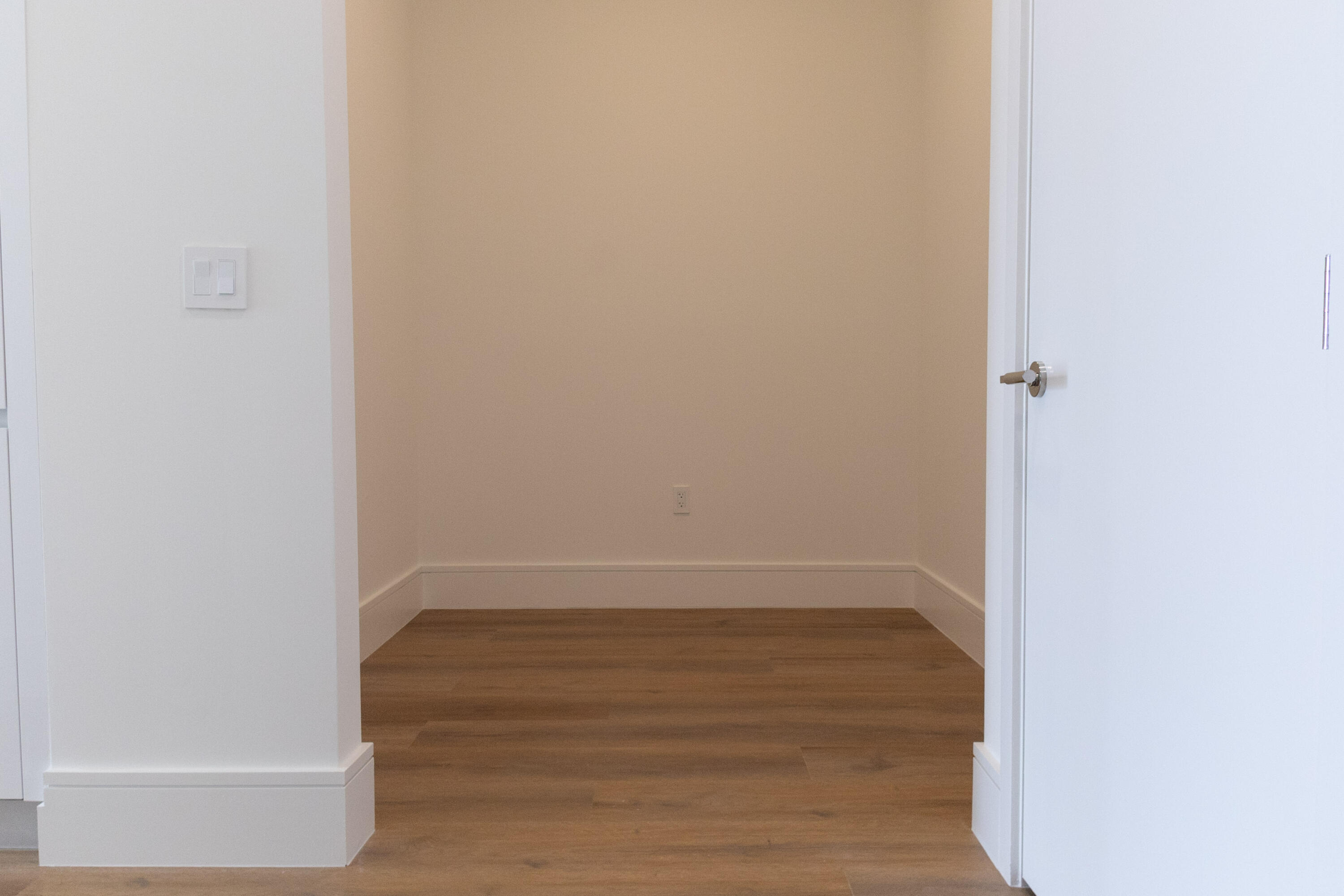 220 Lake Shr #1908 Lake Park, FL 33403