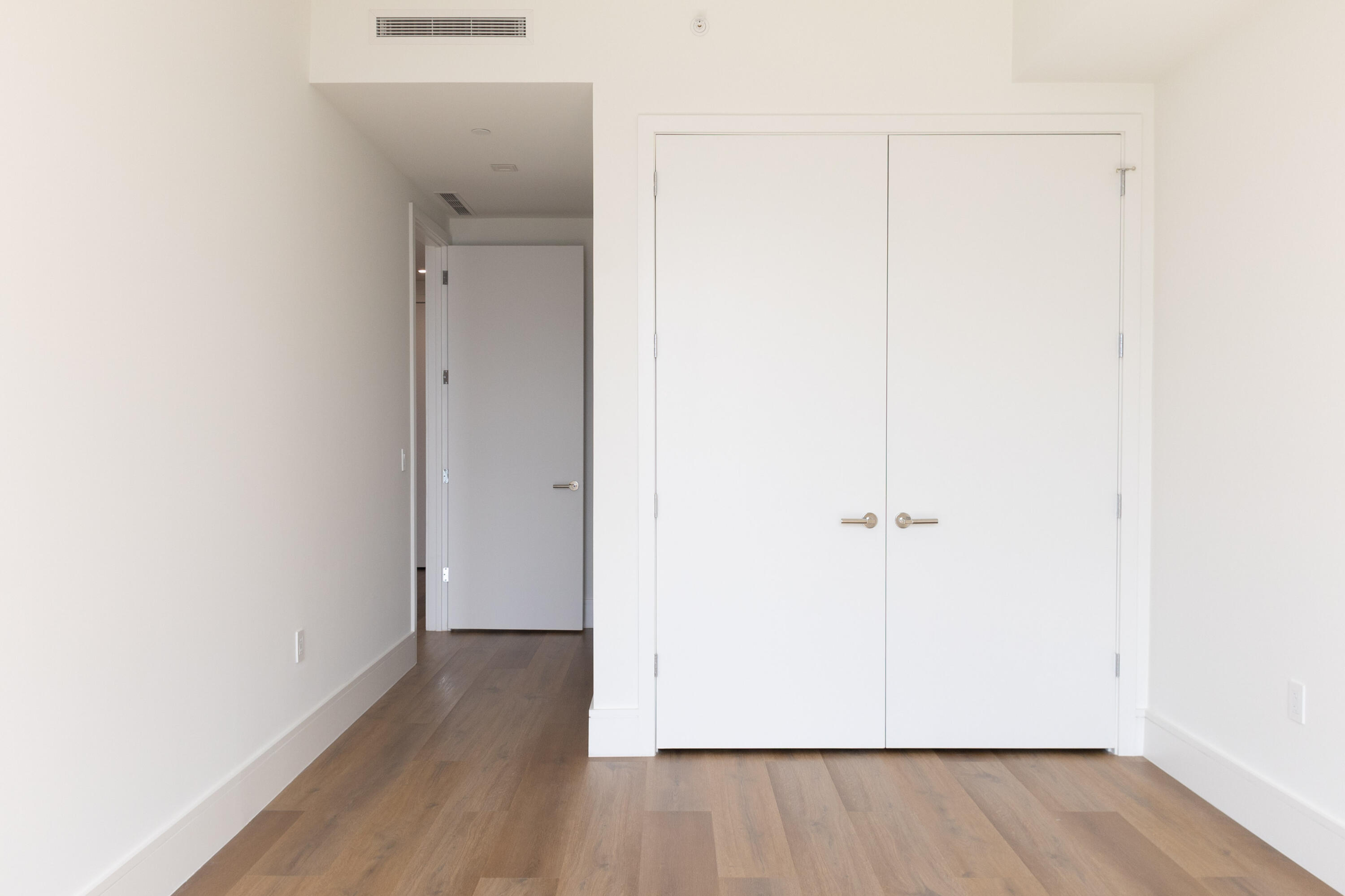 220 Lake Shr #1908 Lake Park, FL 33403