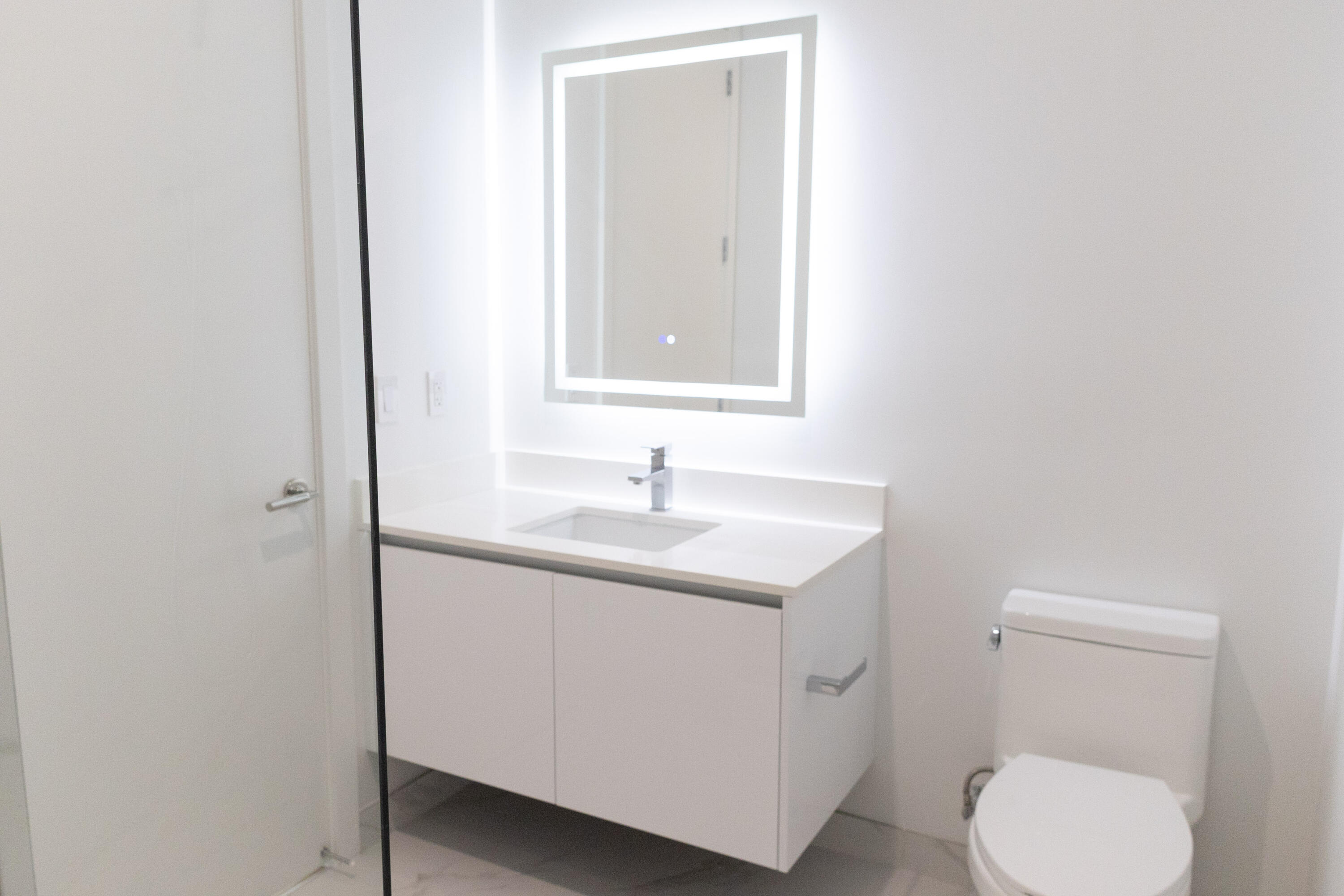 220 Lake Shr #1908 Lake Park, FL 33403