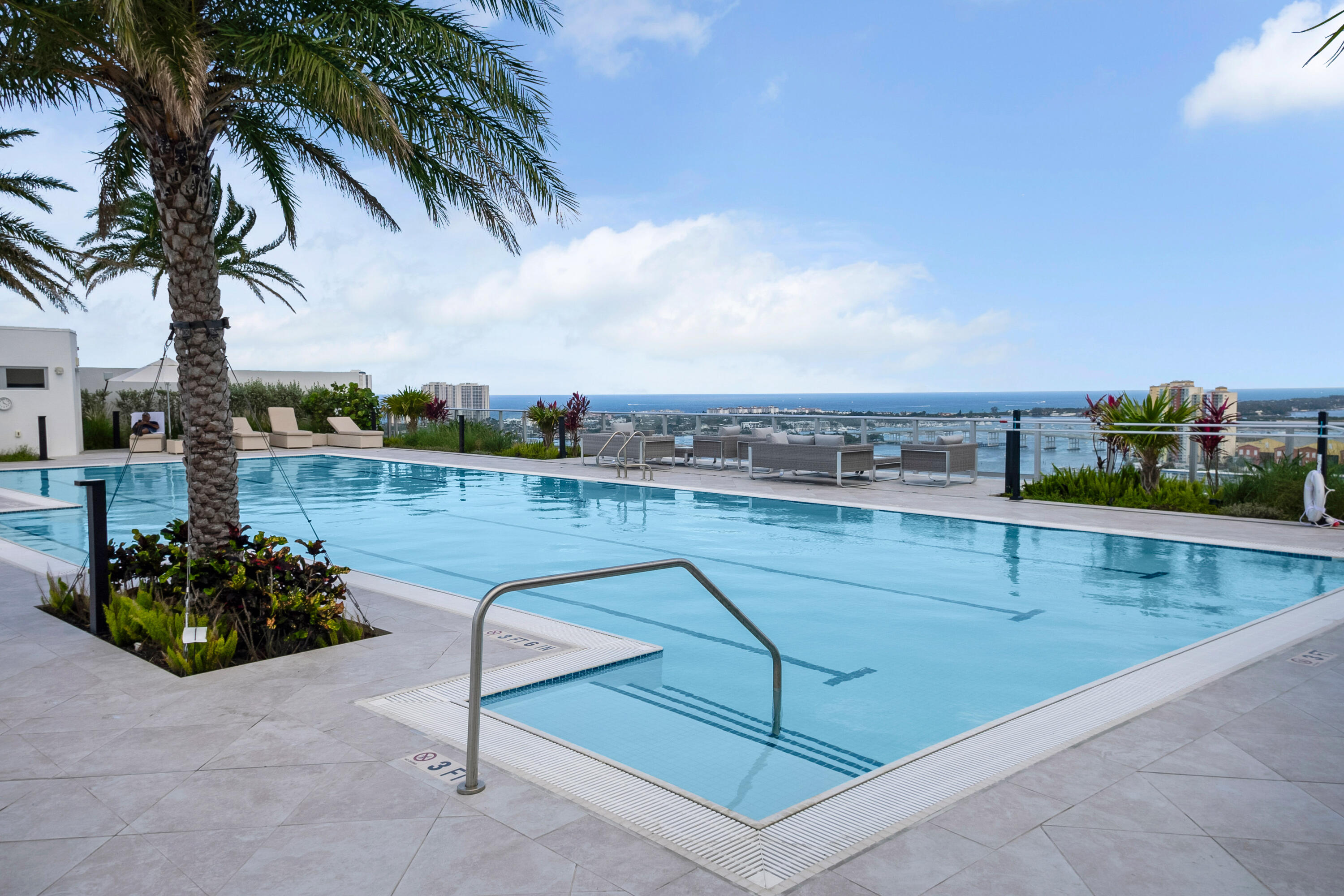 220 Lake Shr #1908 Lake Park, FL 33403