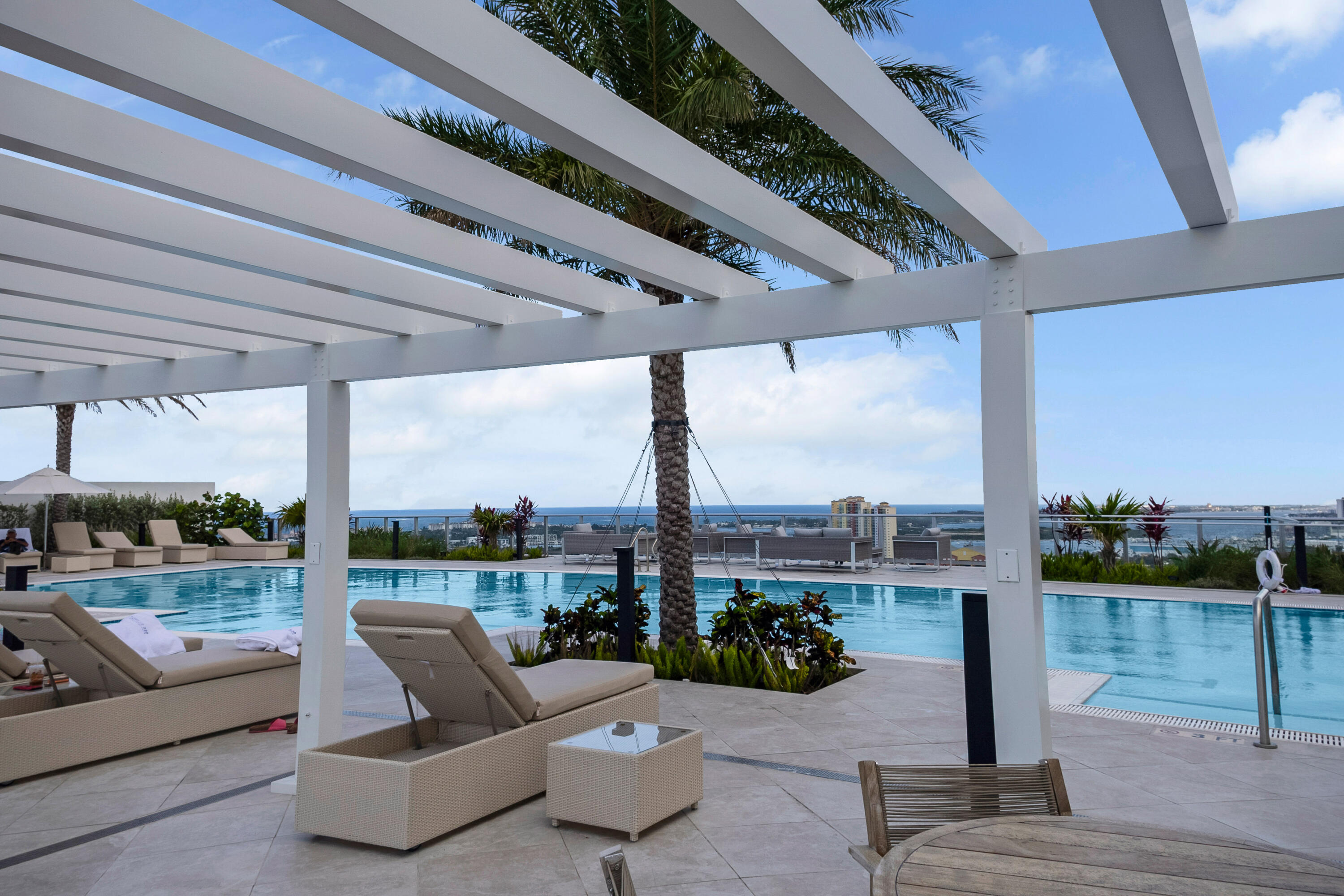 220 Lake Shr #1908 Lake Park, FL 33403