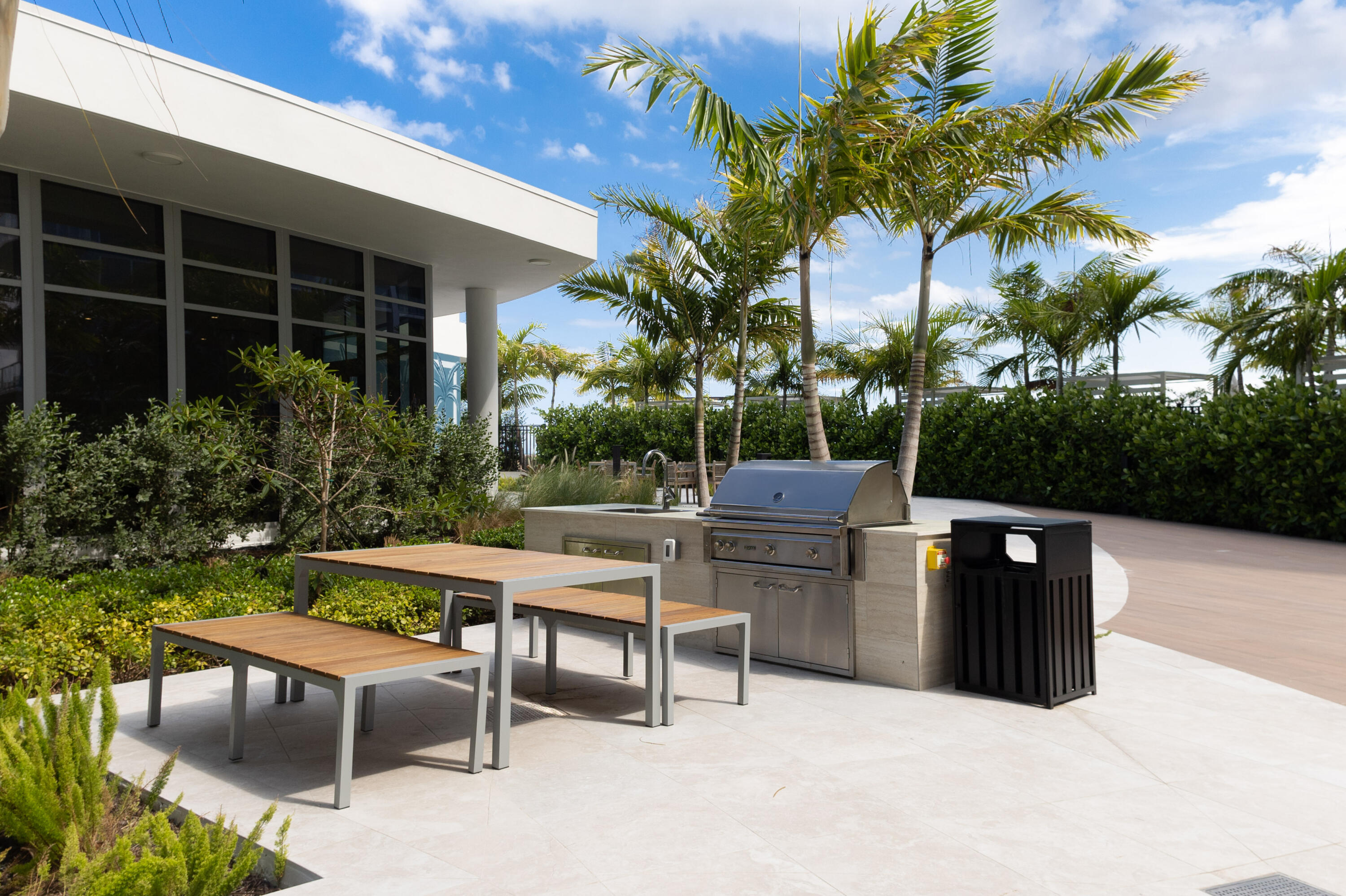 220 Lake Shr #1908 Lake Park, FL 33403