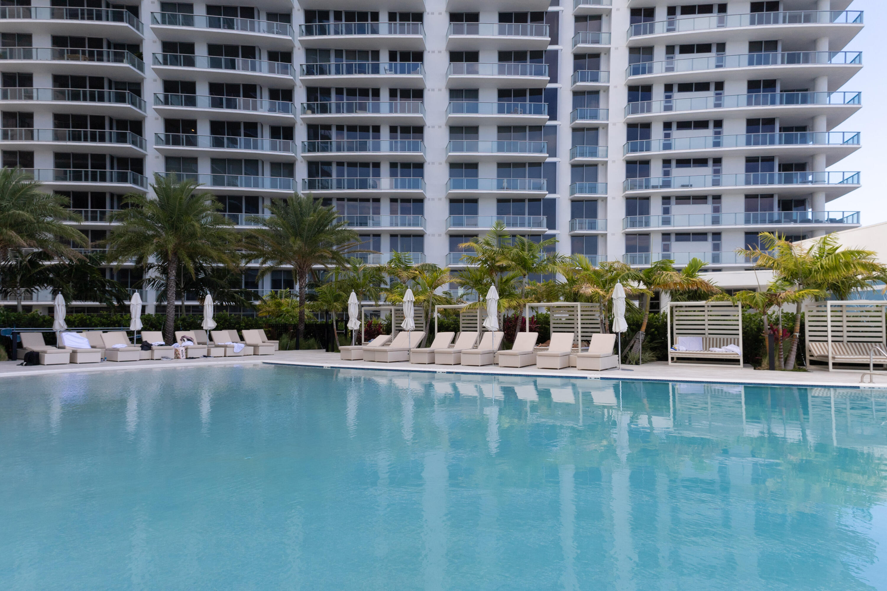 220 Lake Shr #1908 Lake Park, FL 33403
