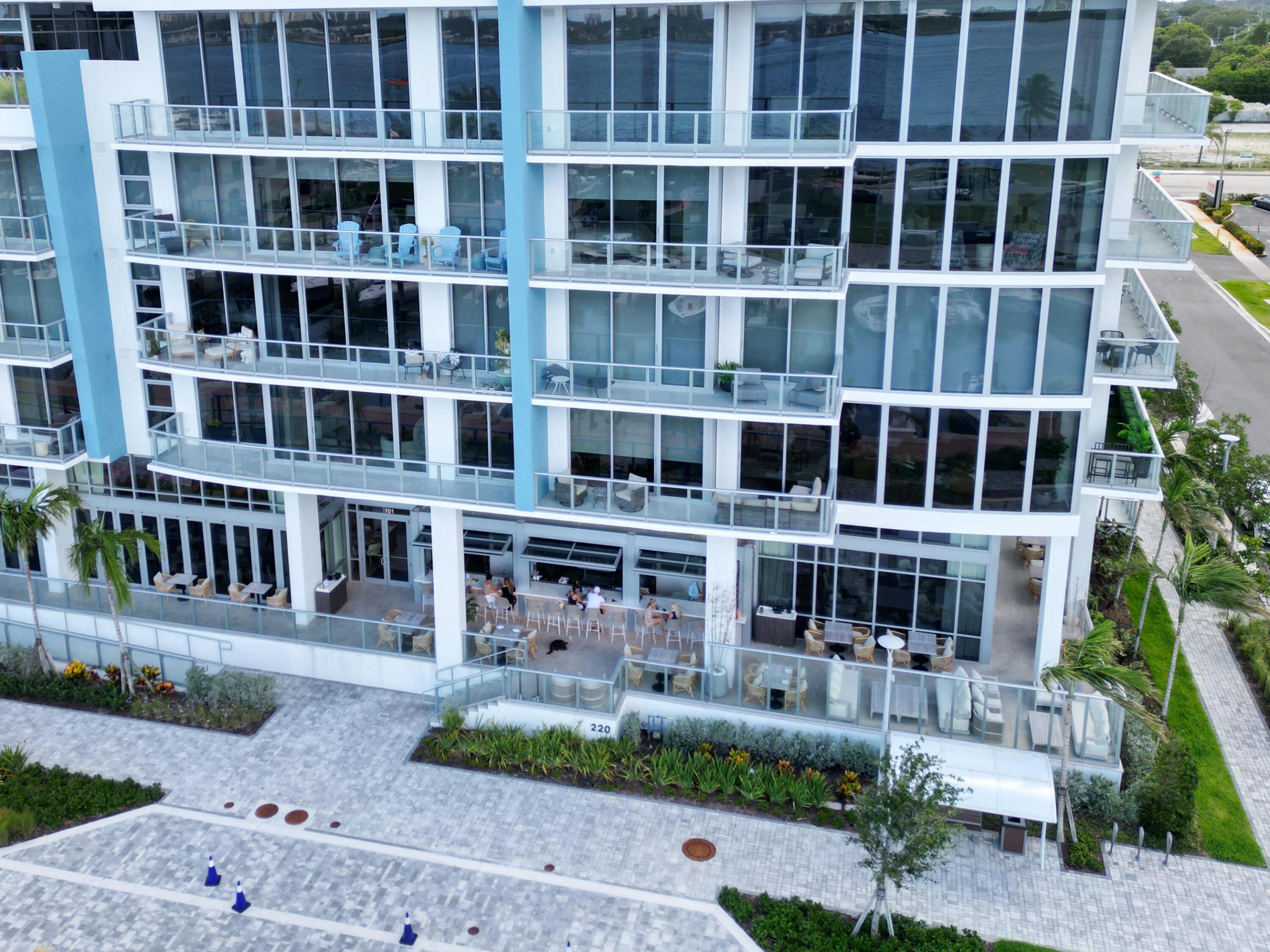 220 Lake Shr #1908 Lake Park, FL 33403