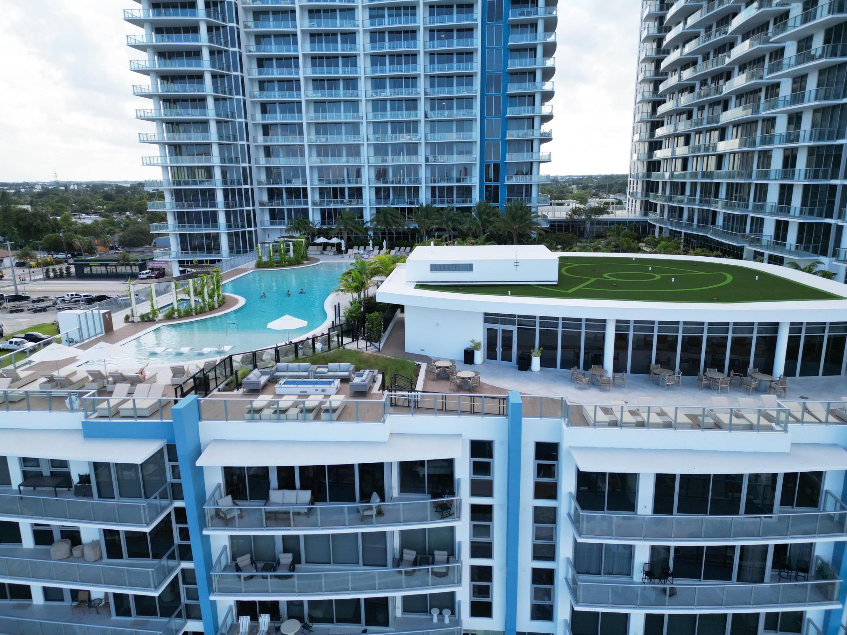 220 Lake Shr #1908 Lake Park, FL 33403