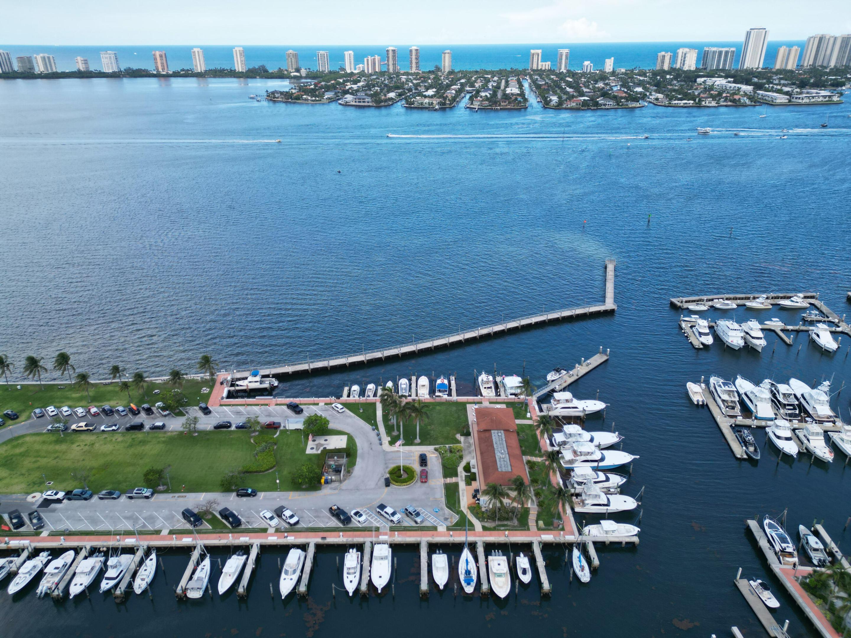 220 Lake Shr #1908 Lake Park, FL 33403