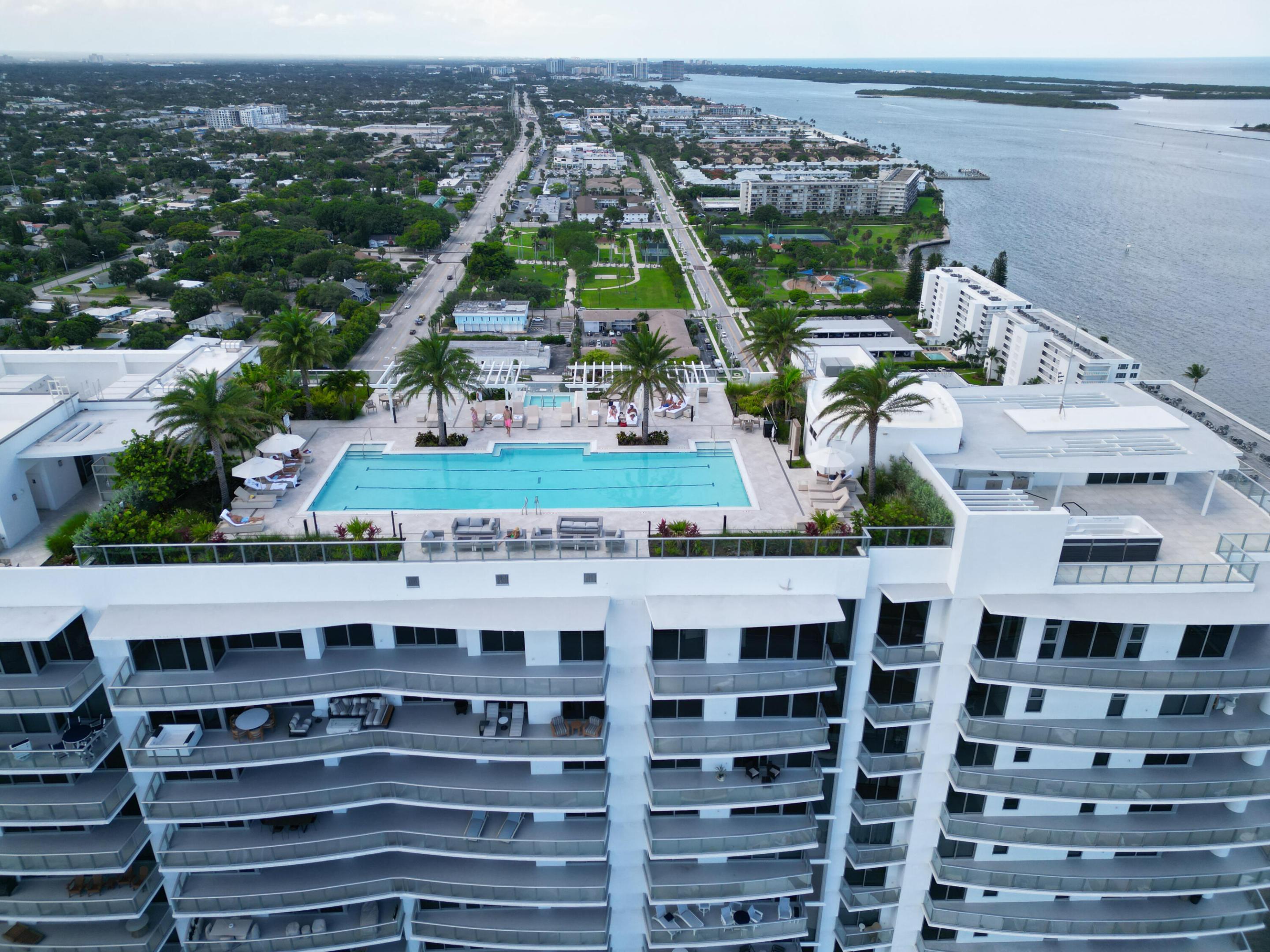 220 Lake Shr #1908 Lake Park, FL 33403