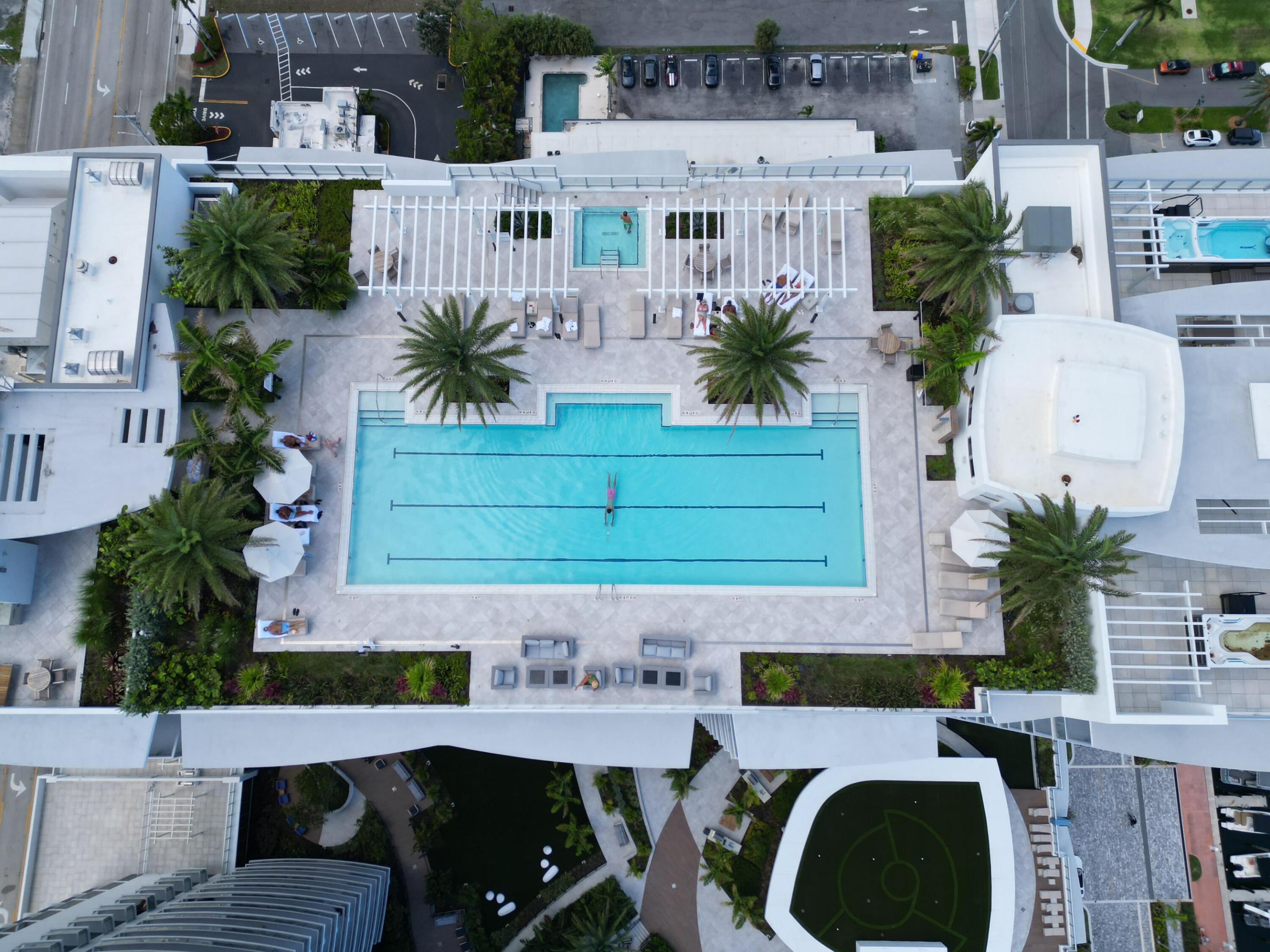 220 Lake Shr #1908 Lake Park, FL 33403