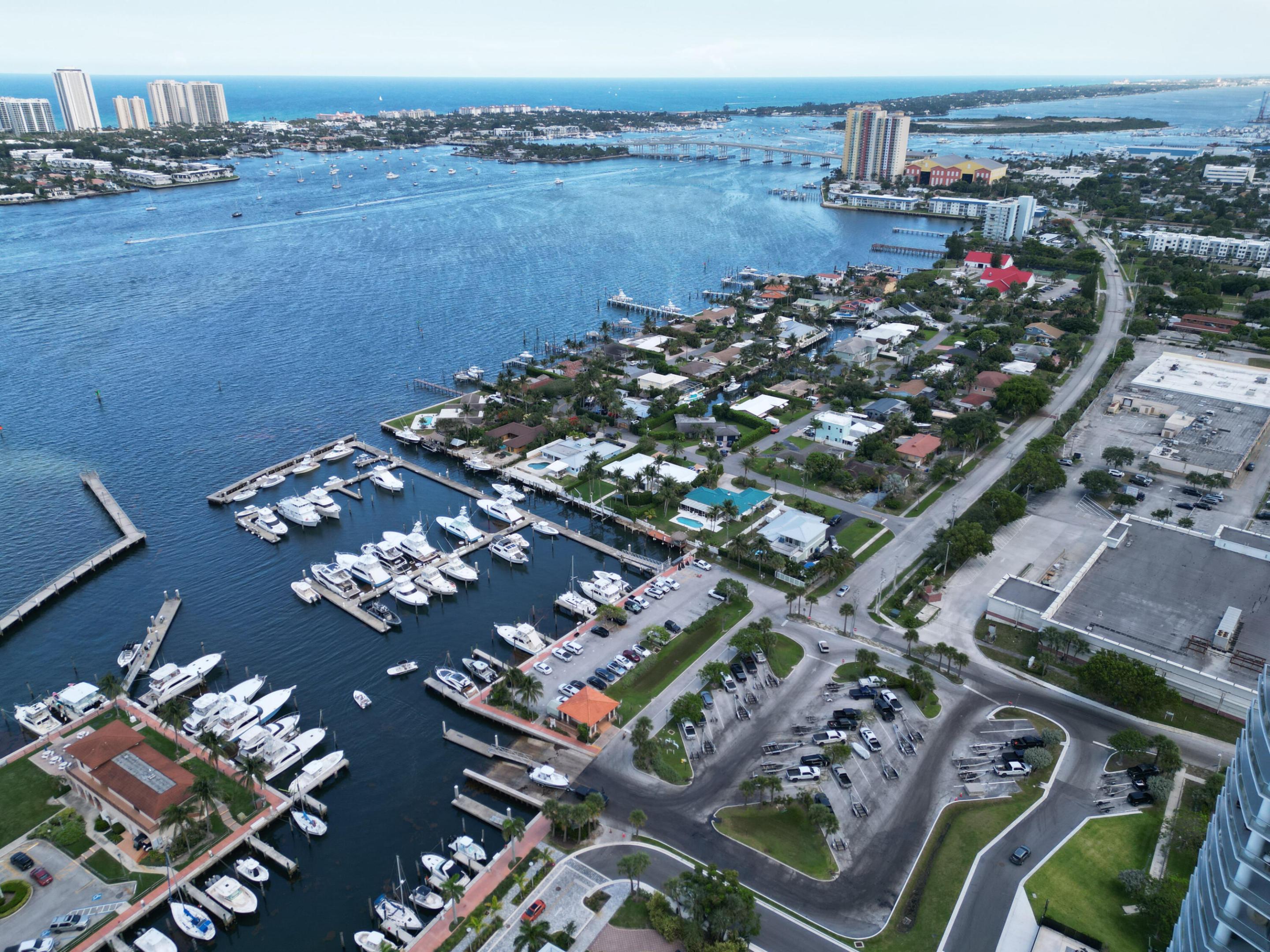 220 Lake Shr #1908 Lake Park, FL 33403