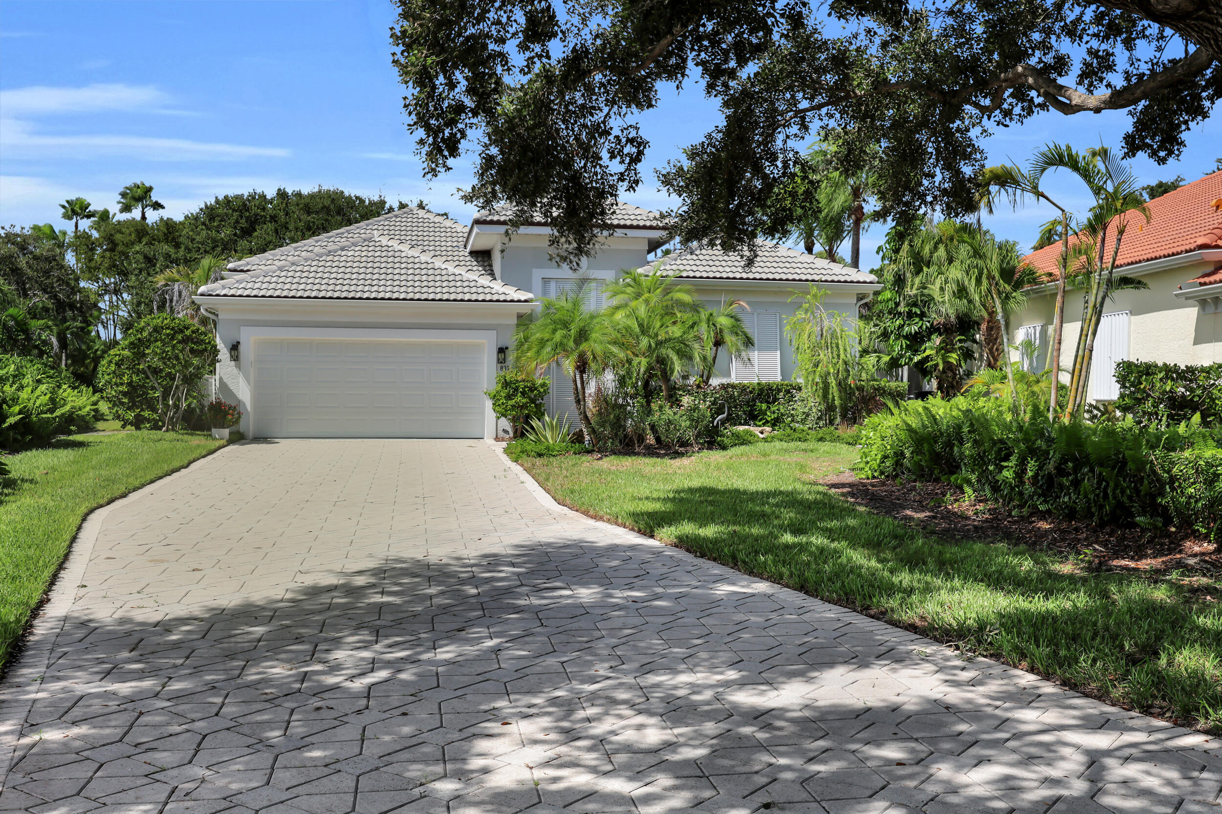 831 Island Clb Sq