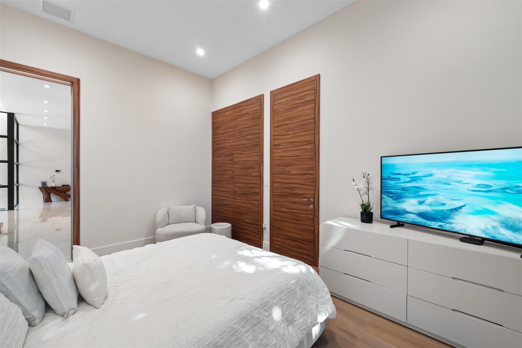 2421 Barcelona Dr Fort Lauderdale, FL 33301 2421 Barcelona Dr Fort Lauderdale, FL 33301