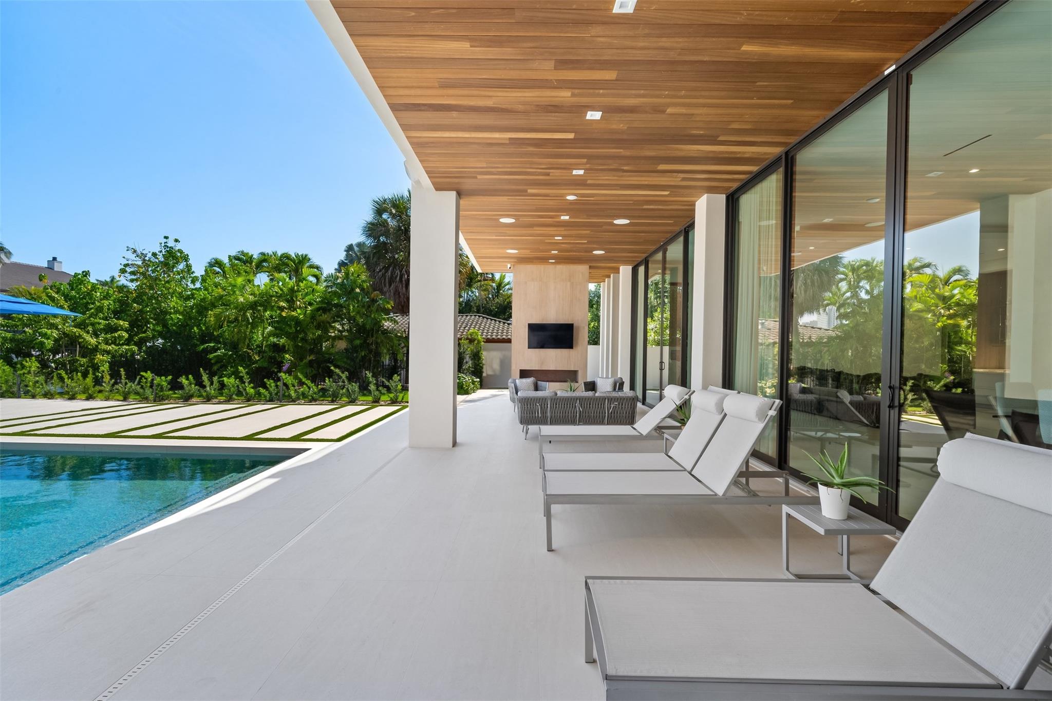 2421 Barcelona Dr Fort Lauderdale, FL 33301 2421 Barcelona Dr Fort Lauderdale, FL 33301