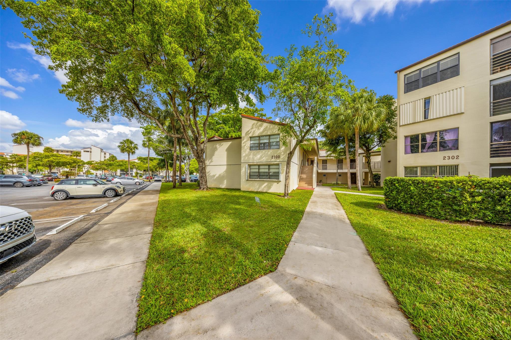 2300 S Cypress Bnd Dr #203,Pompano Beach, FL 33069