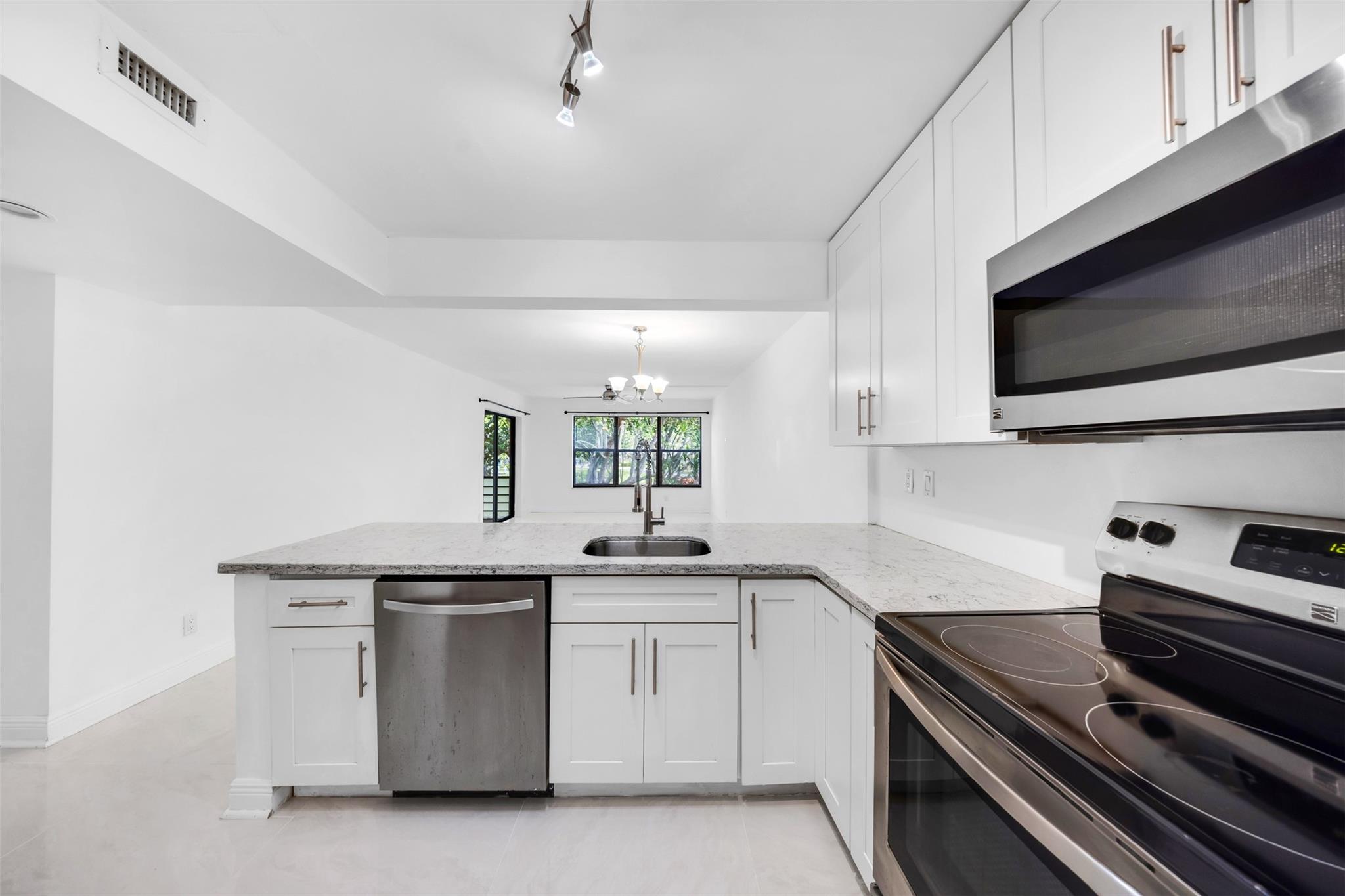 2300 S Cypress Bnd Dr #203,Pompano Beach, FL 33069
