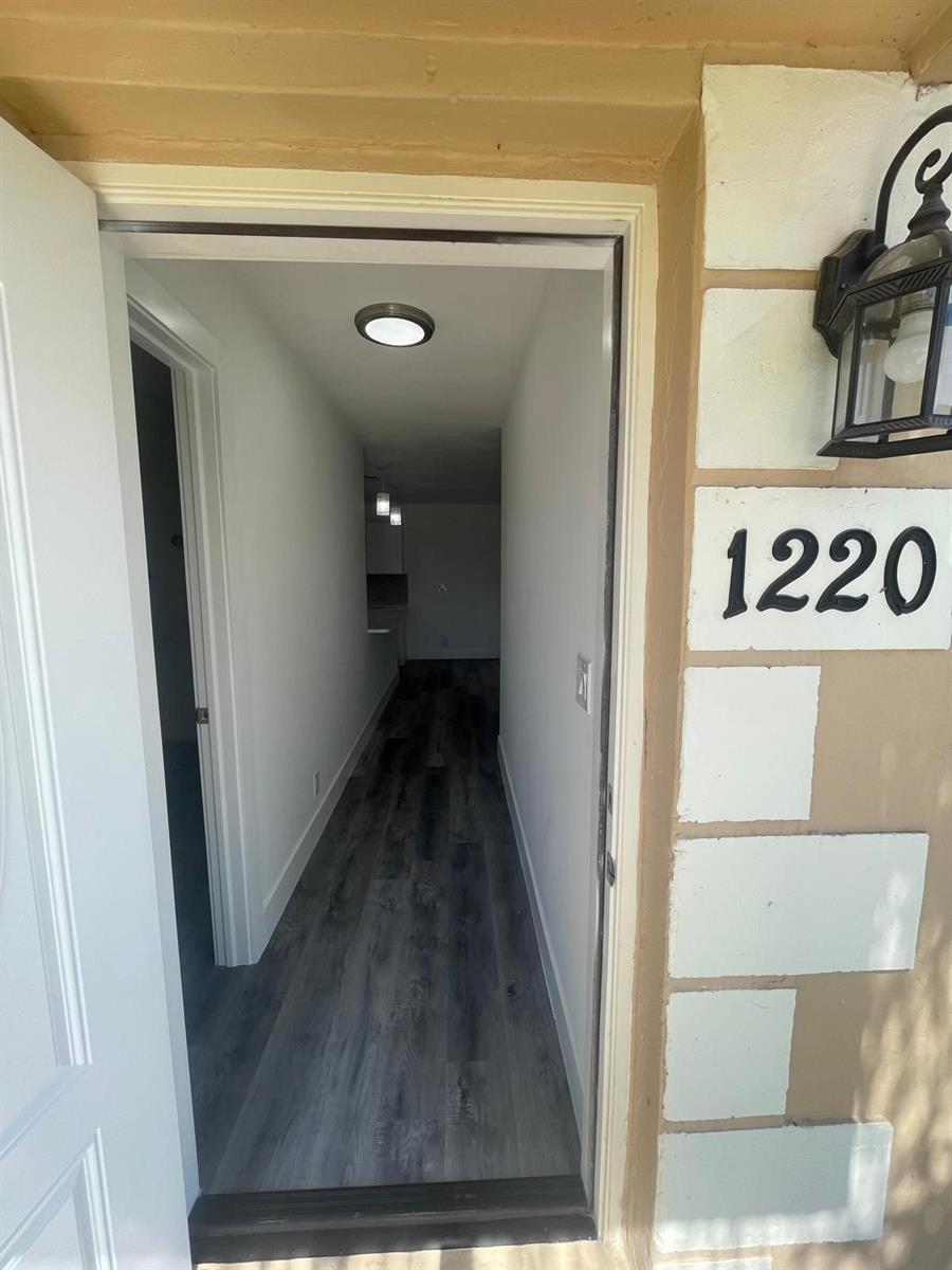 1220 SW 6th Ter