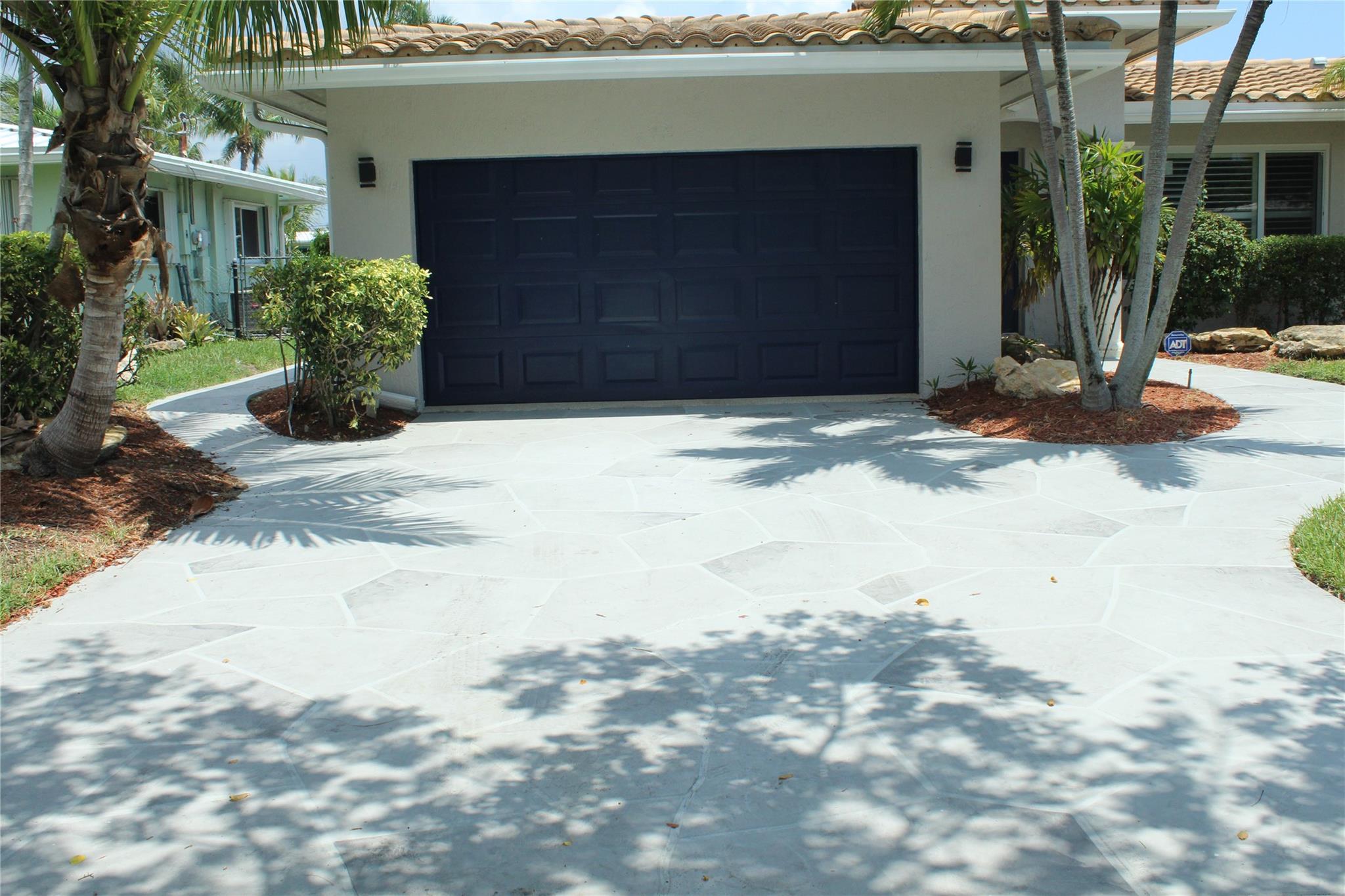 221 SE 10th St