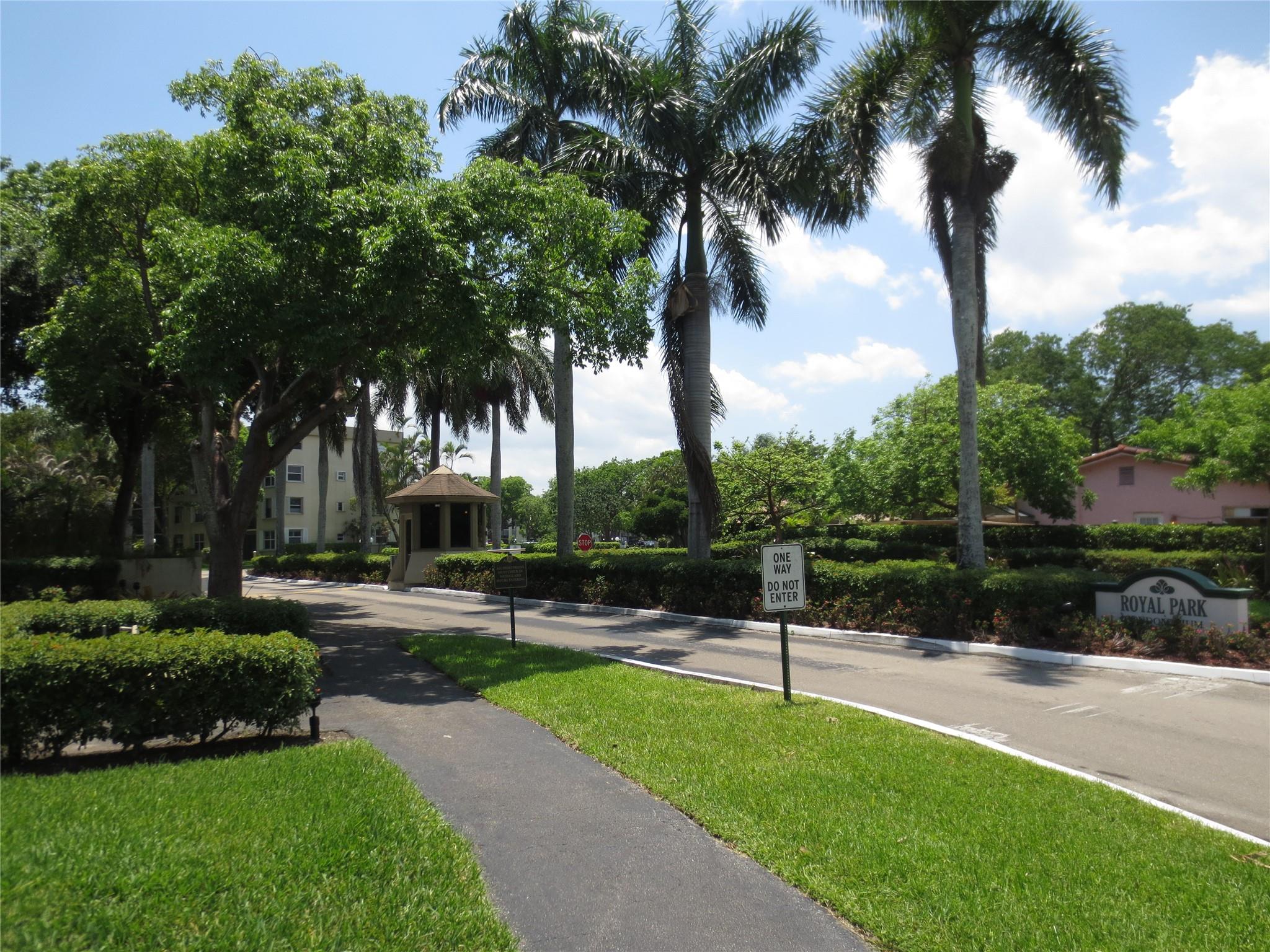 102 Royal Park Dr #3F