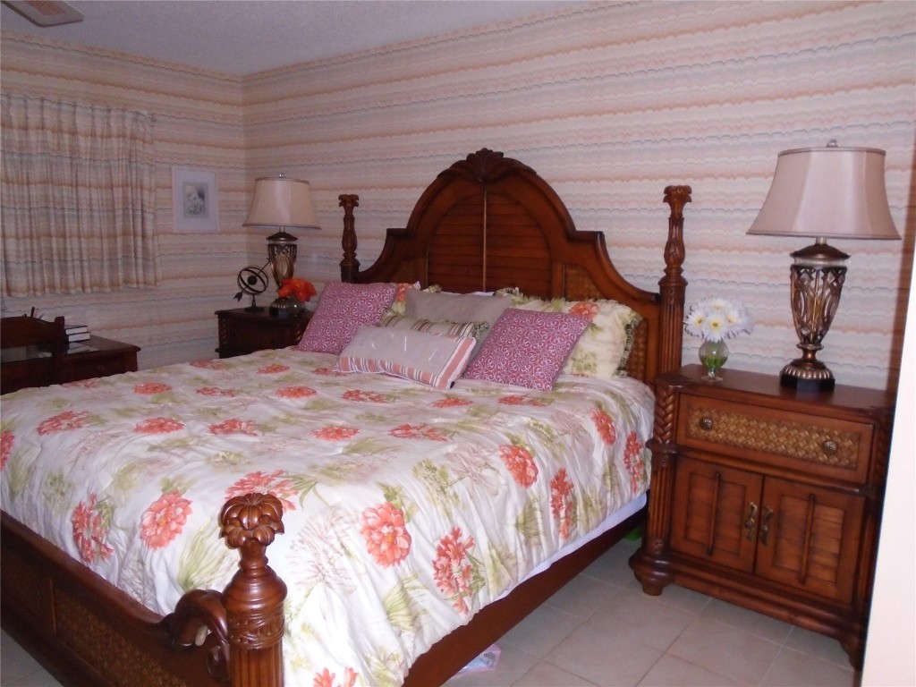 3165 NE 48th #110 Lighthouse Point, FL 33064