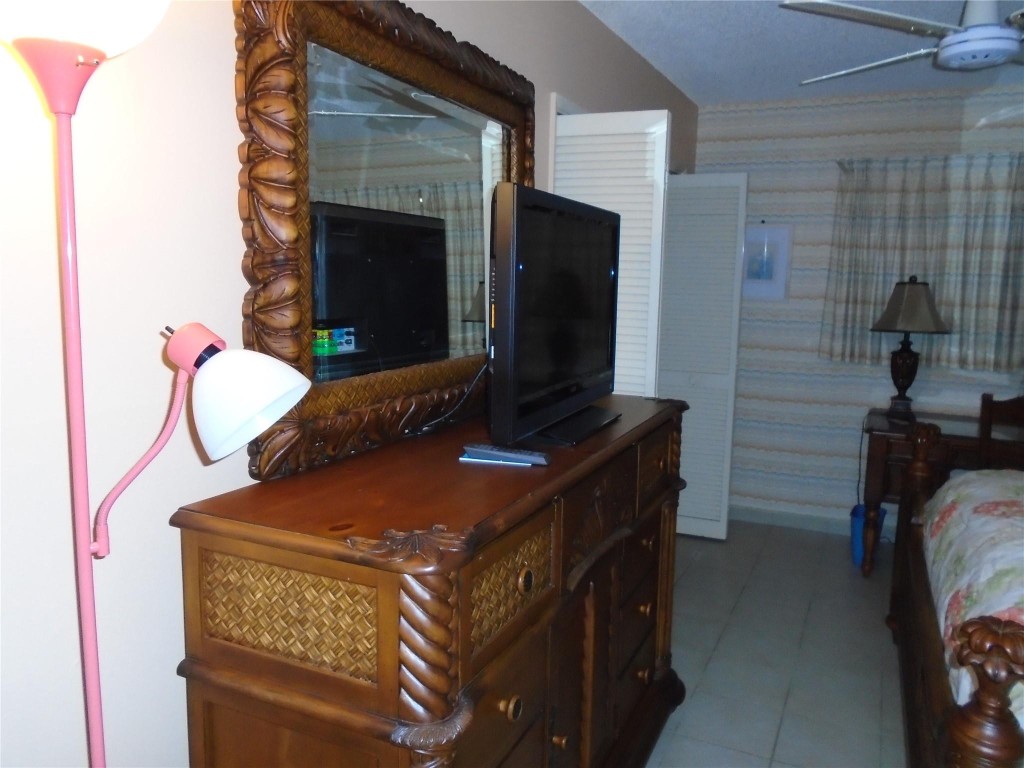 3165 NE 48th #110 Lighthouse Point, FL 33064