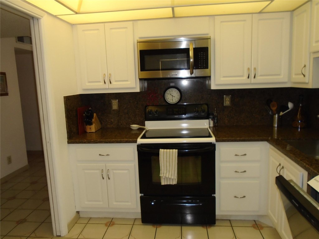 3165 NE 48th #110 Lighthouse Point, FL 33064