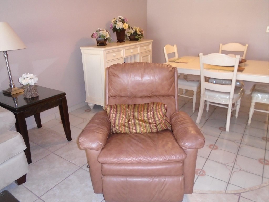 3165 NE 48th #110 Lighthouse Point, FL 33064