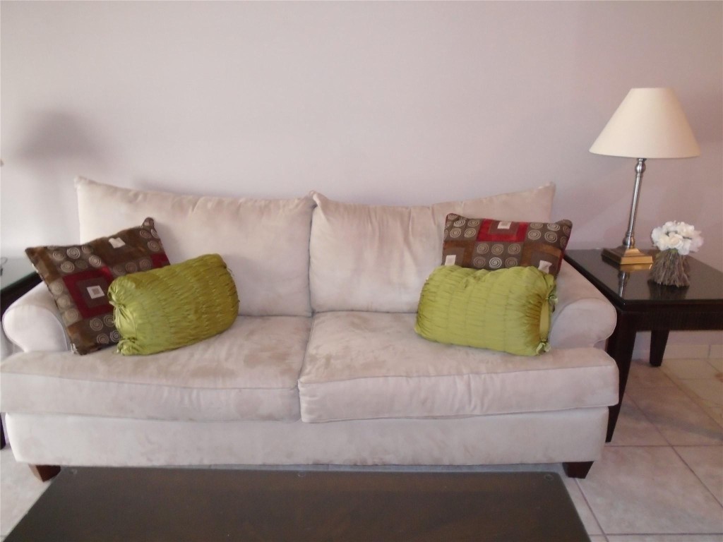 3165 NE 48th #110 Lighthouse Point, FL 33064