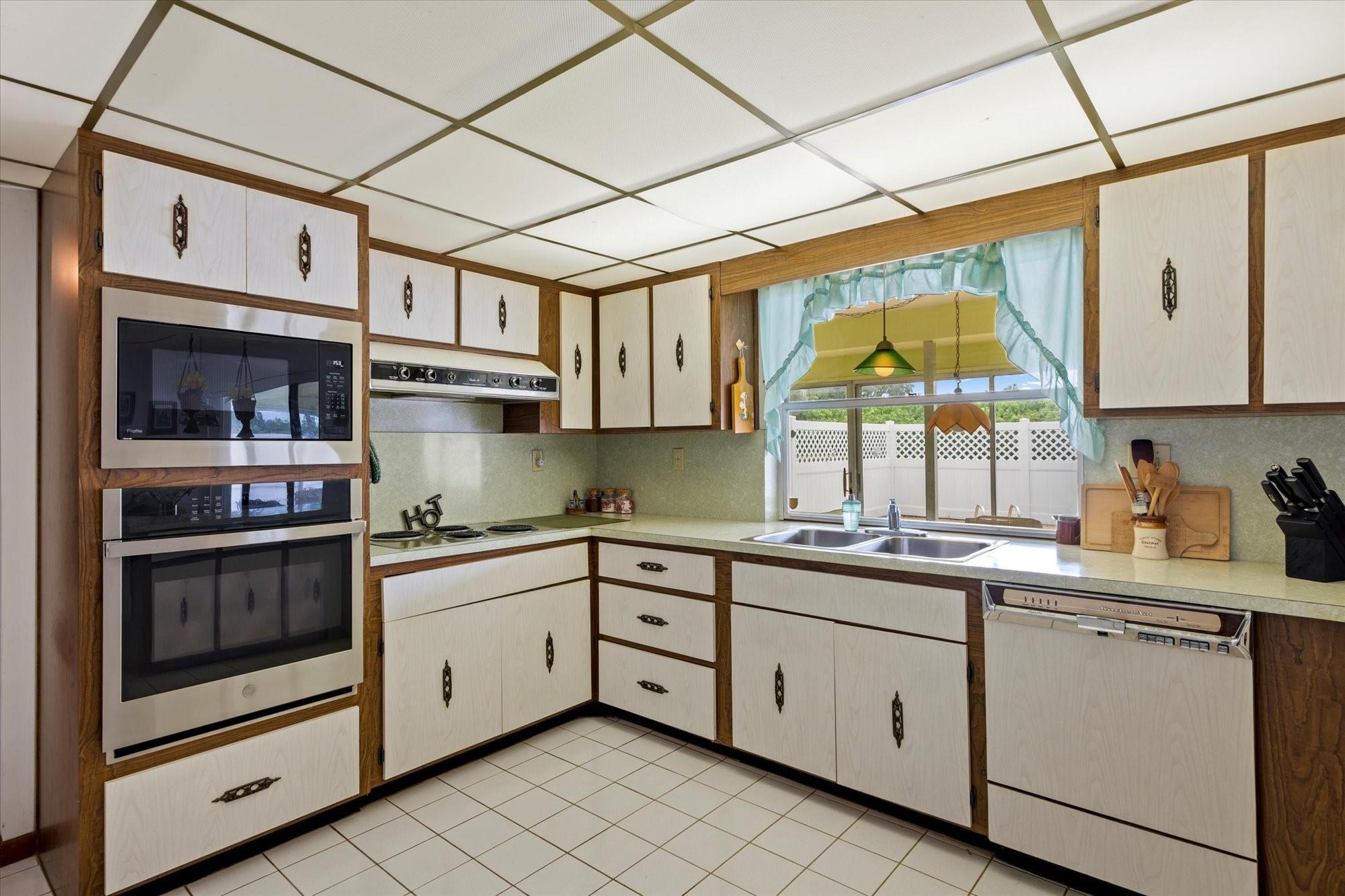 137 SE Turtle Crk Dr Jupiter, FL 33469