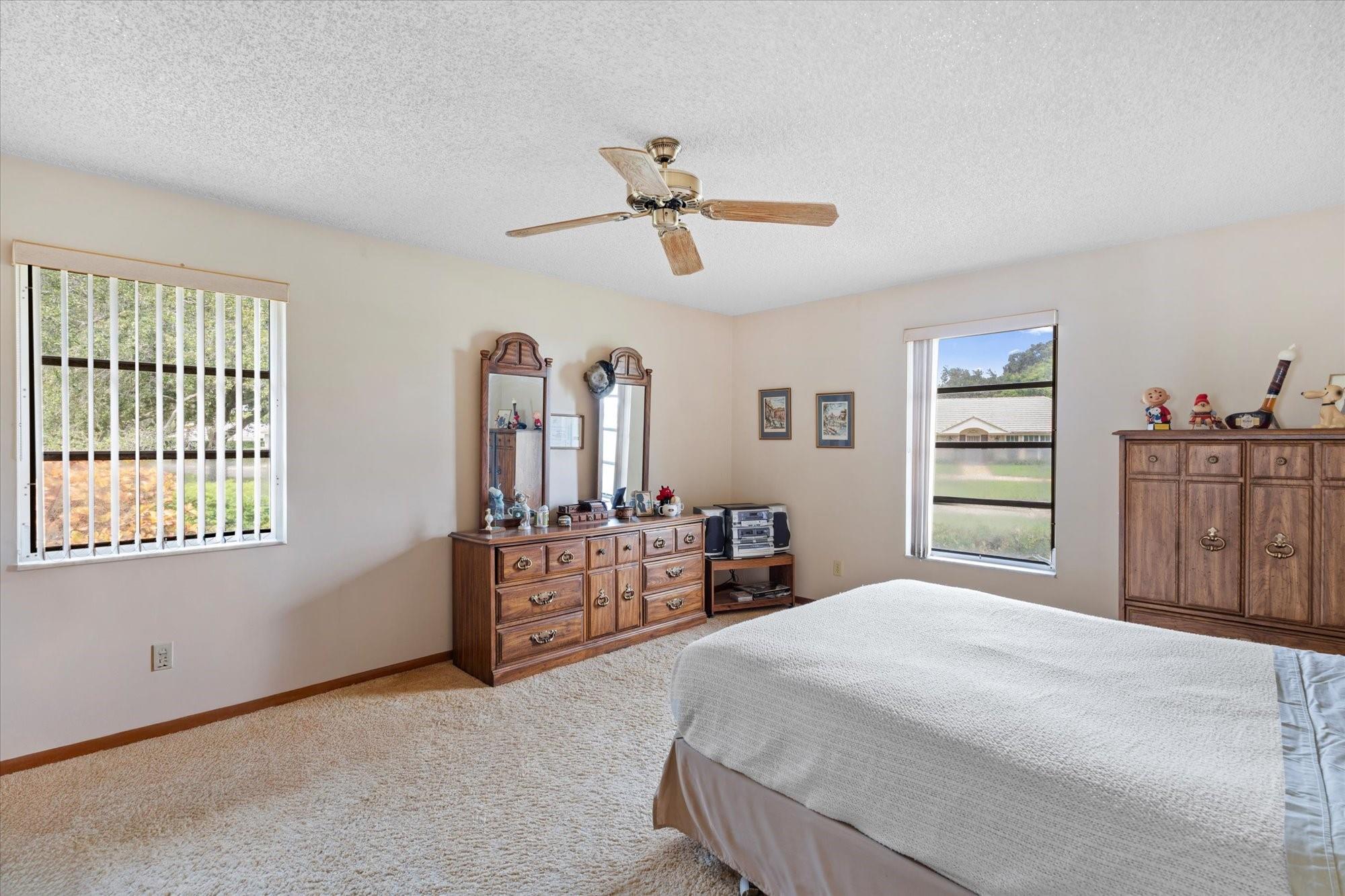 137 SE Turtle Crk Dr Jupiter, FL 33469