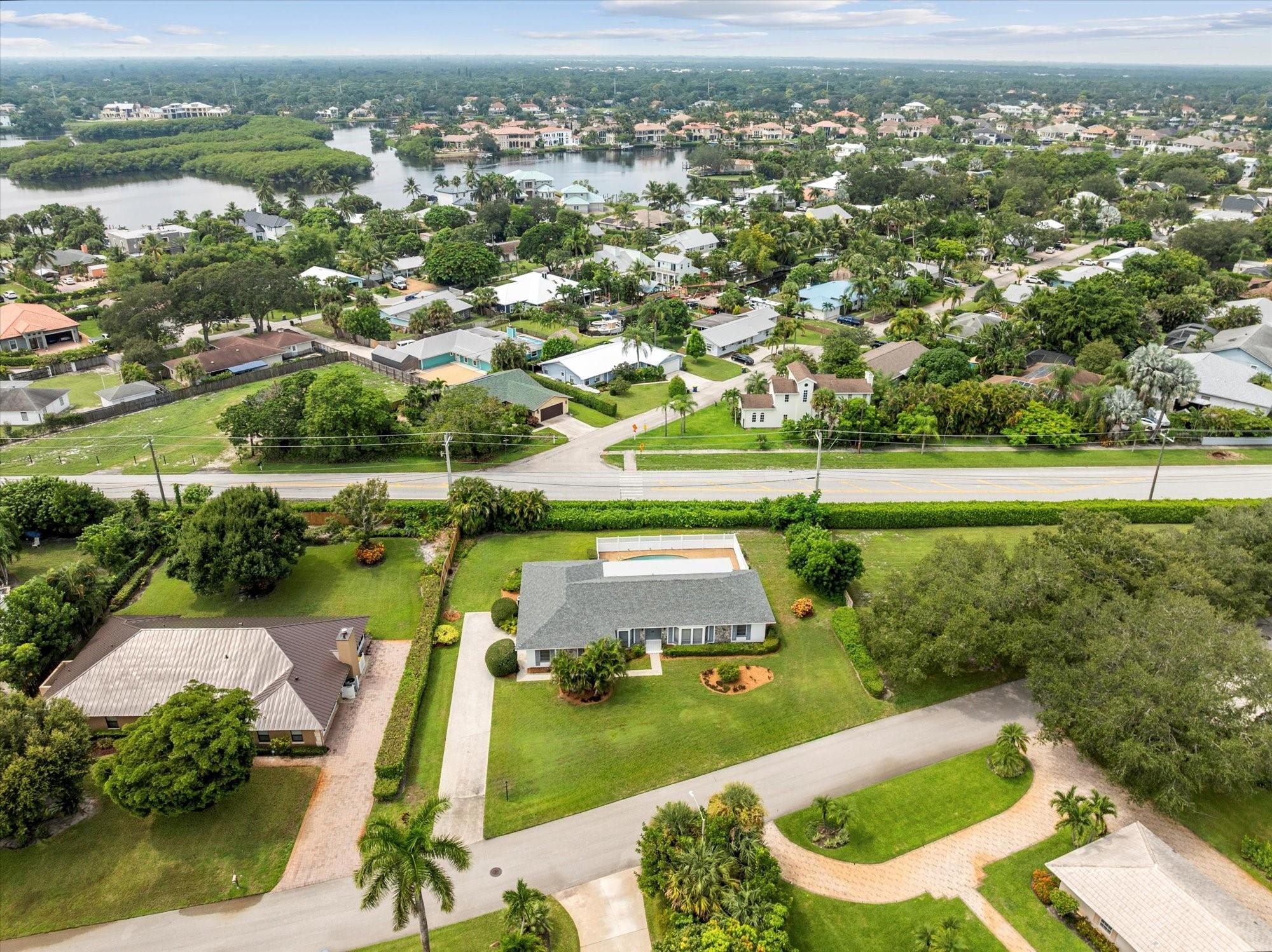 137 SE Turtle Crk Dr Jupiter, FL 33469