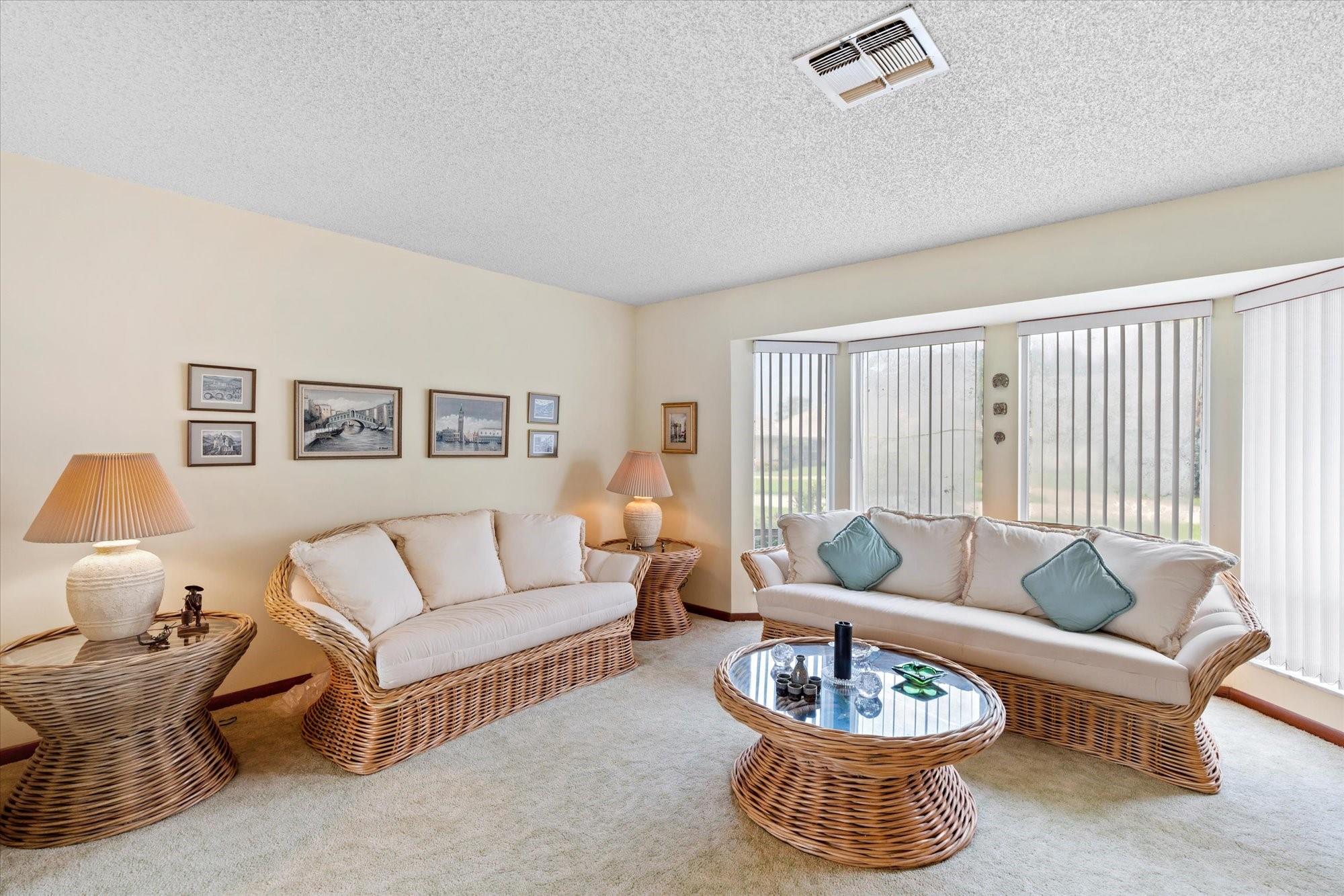 137 SE Turtle Crk Dr Jupiter, FL 33469