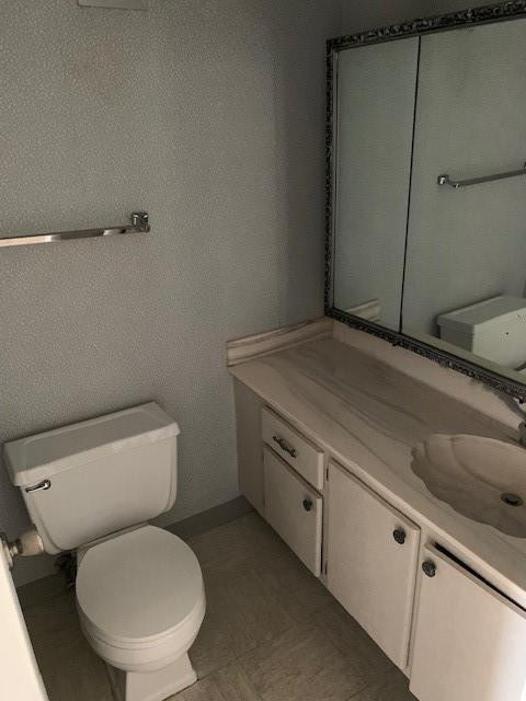 4101 Pine Tree Dr #709 Miami Beach, FL 33140