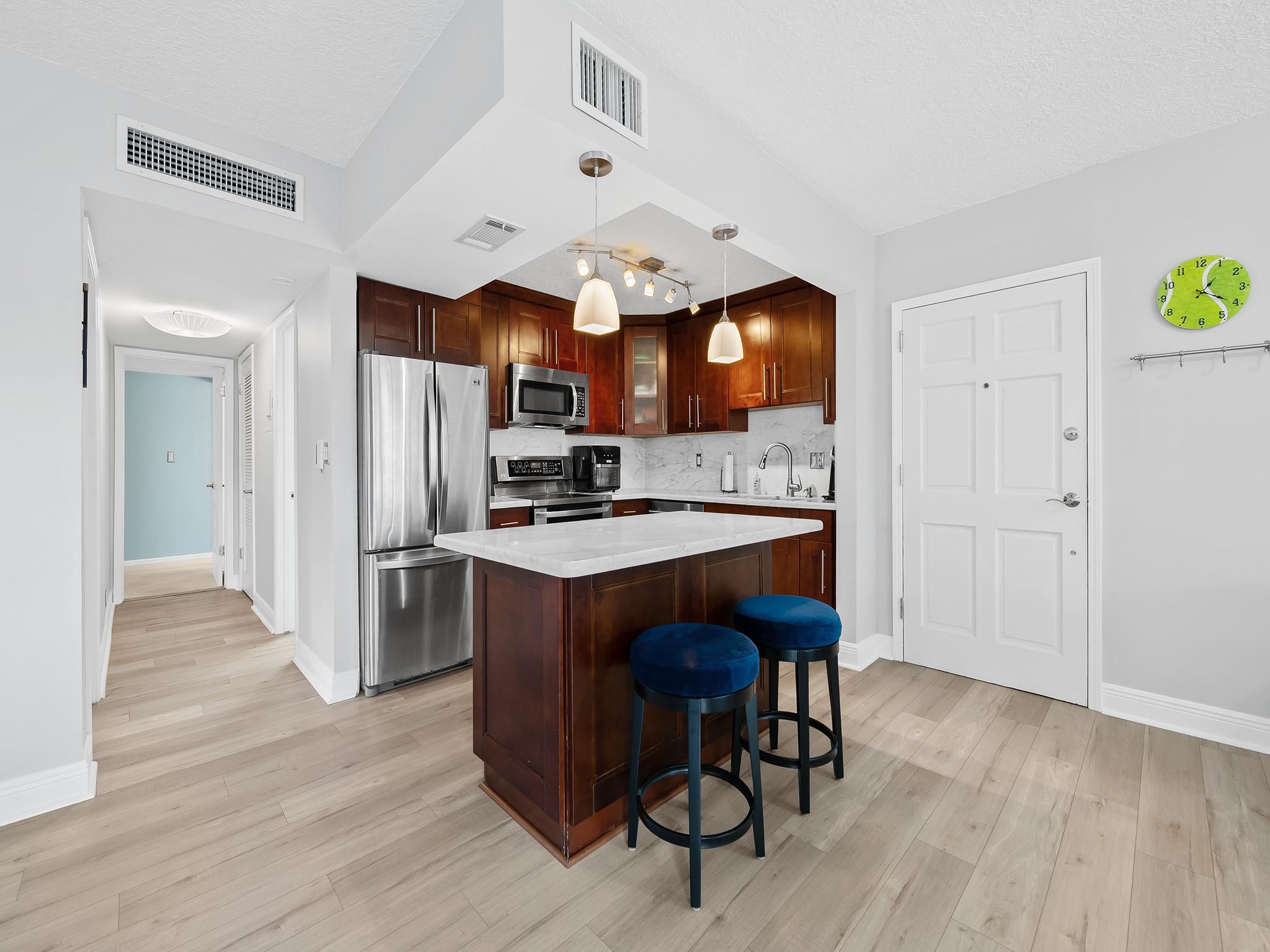 1839 Middle Riv Dr #105