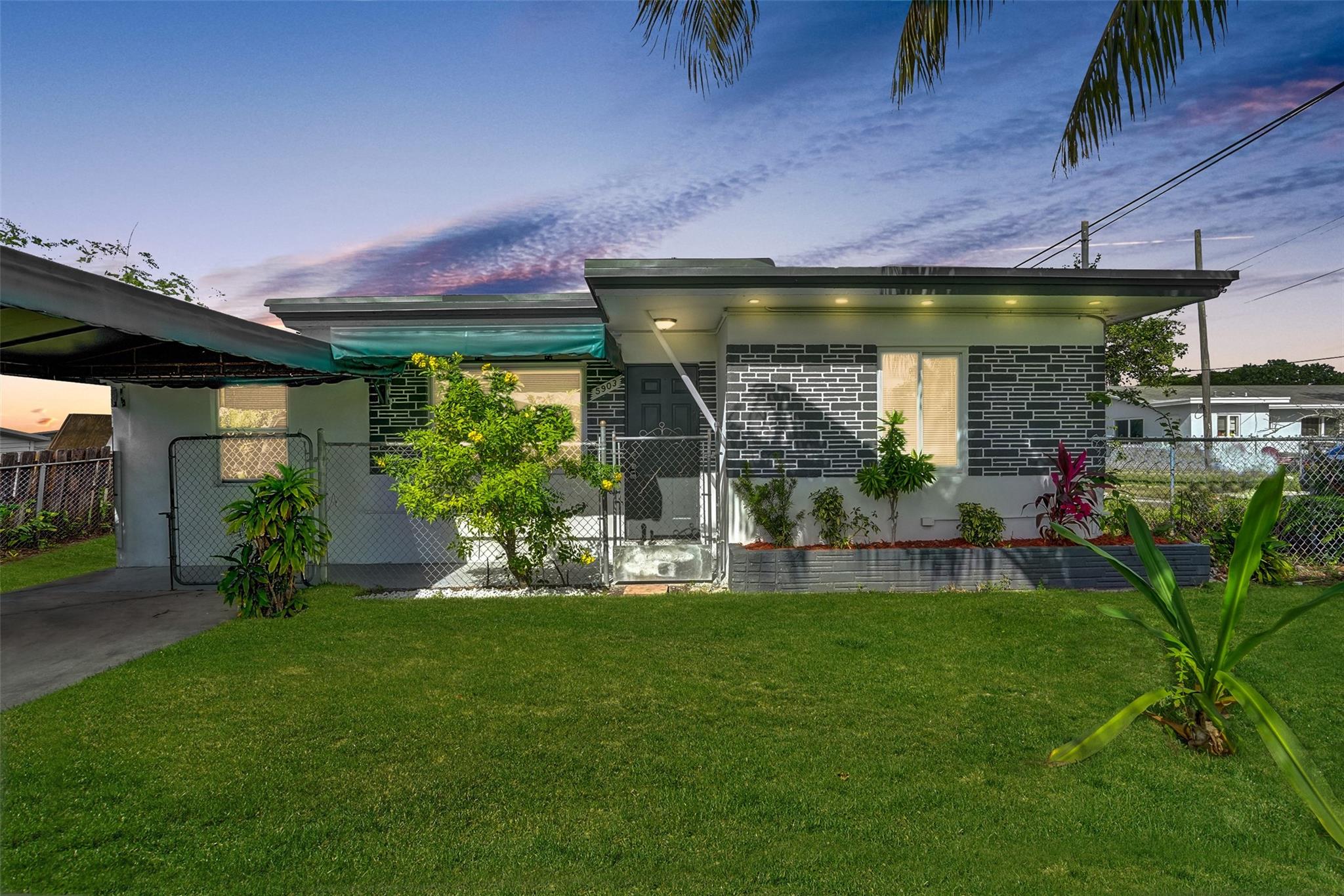 5903 Mckinley St Hollywood, FL 33021