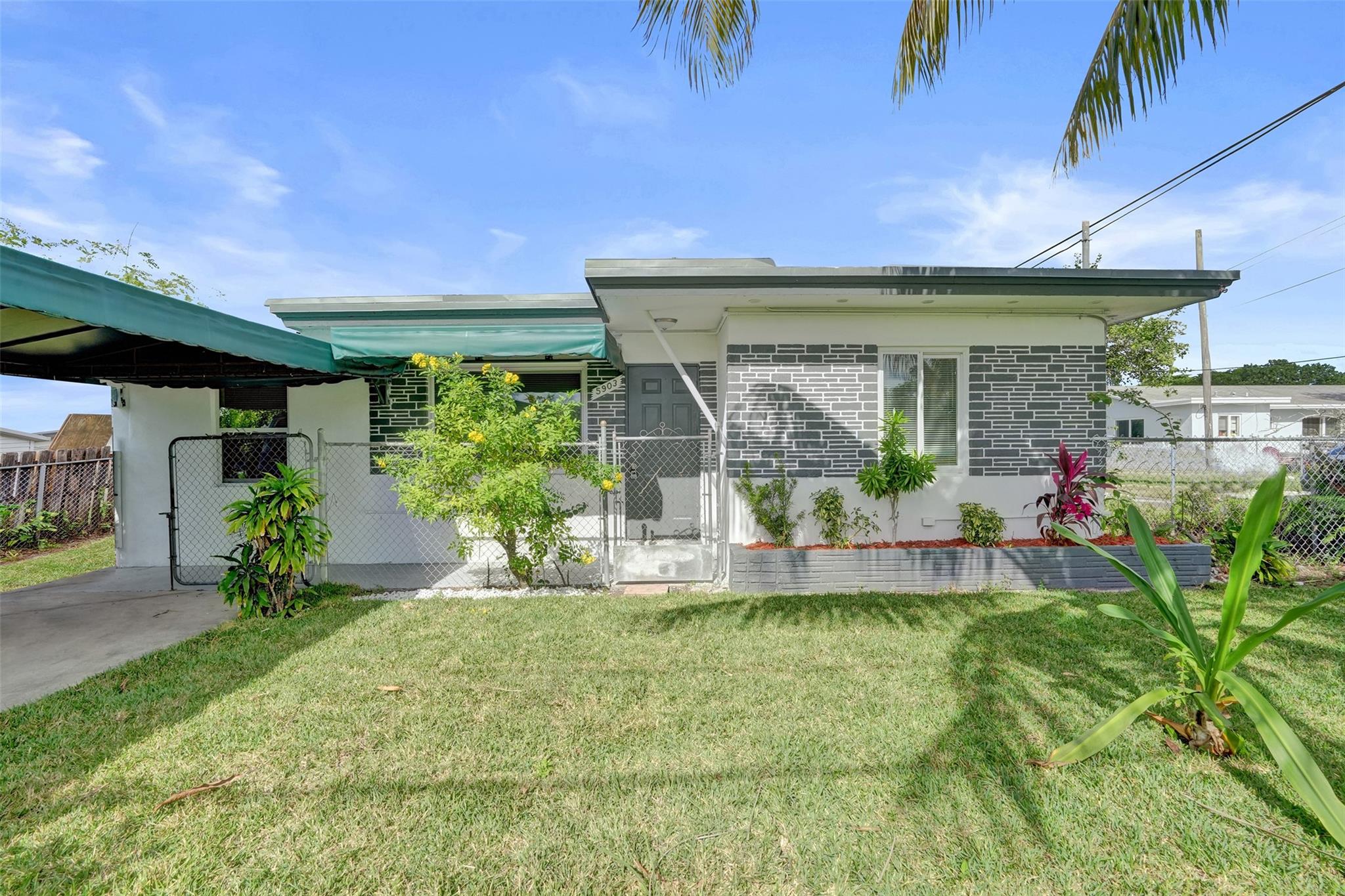 5903 Mckinley St Hollywood, FL 33021