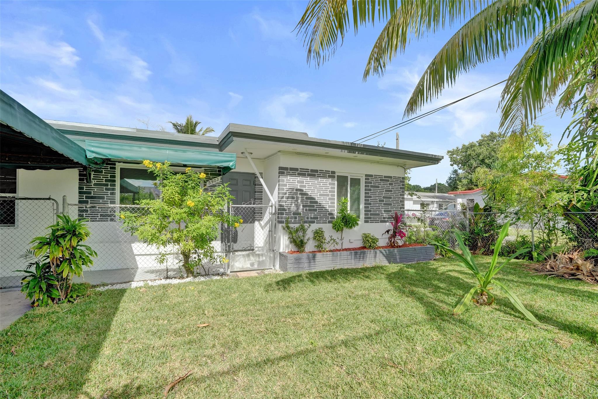 5903 Mckinley St Hollywood, FL 33021