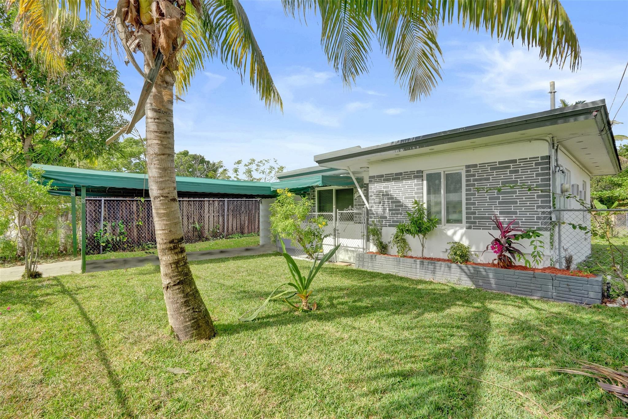 5903 Mckinley St Hollywood, FL 33021